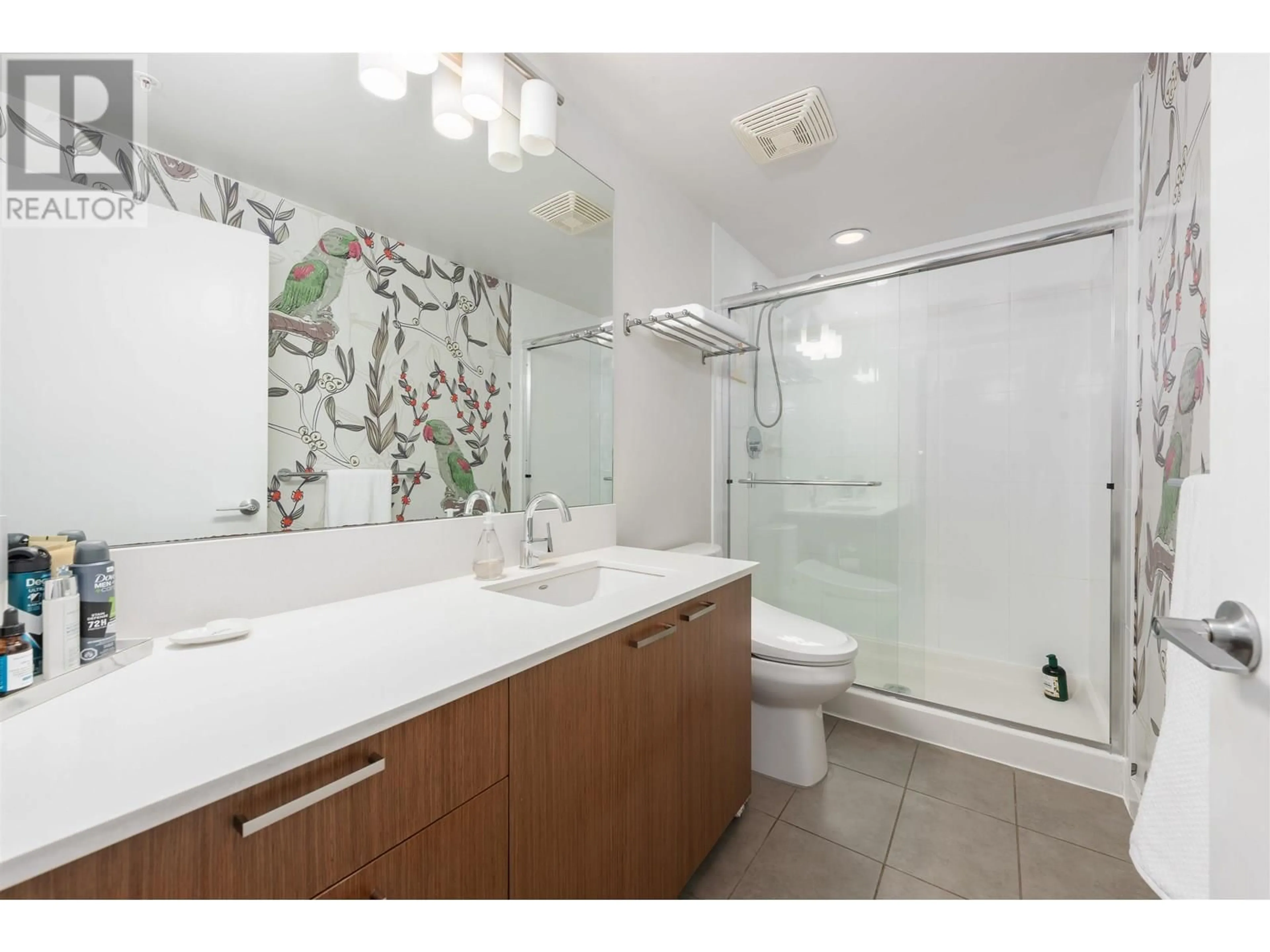 Standard bathroom, ceramic/tile floor for 415 - 221 UNION STREET, Vancouver British Columbia V6A0B4