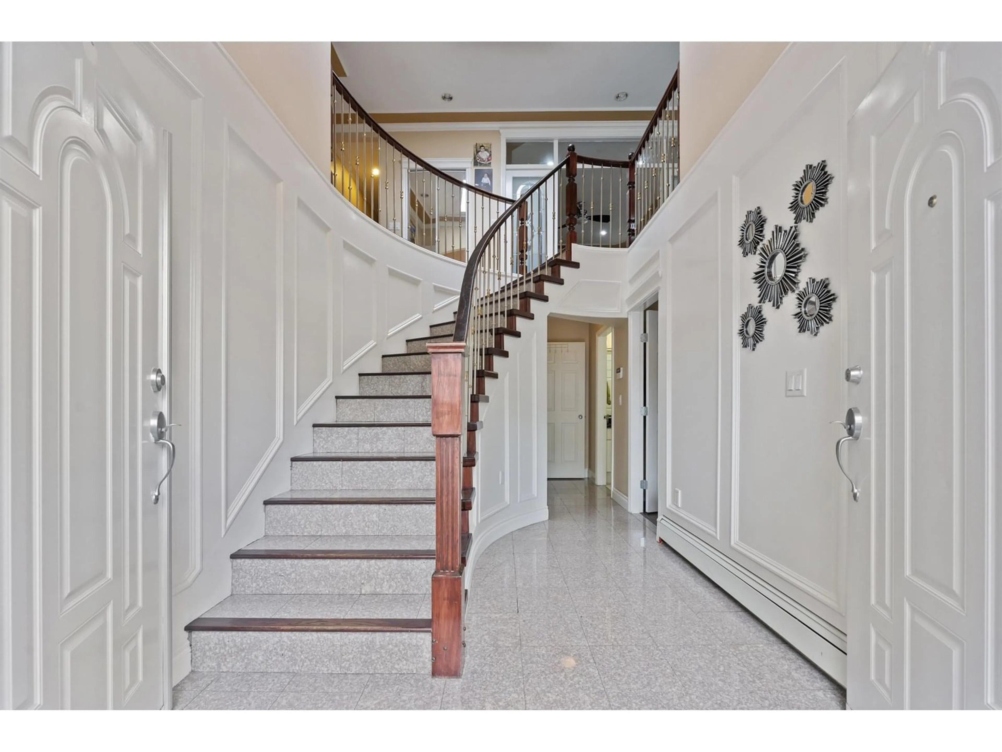 Indoor foyer for 12257 97TH, Surrey British Columbia V3V2C8