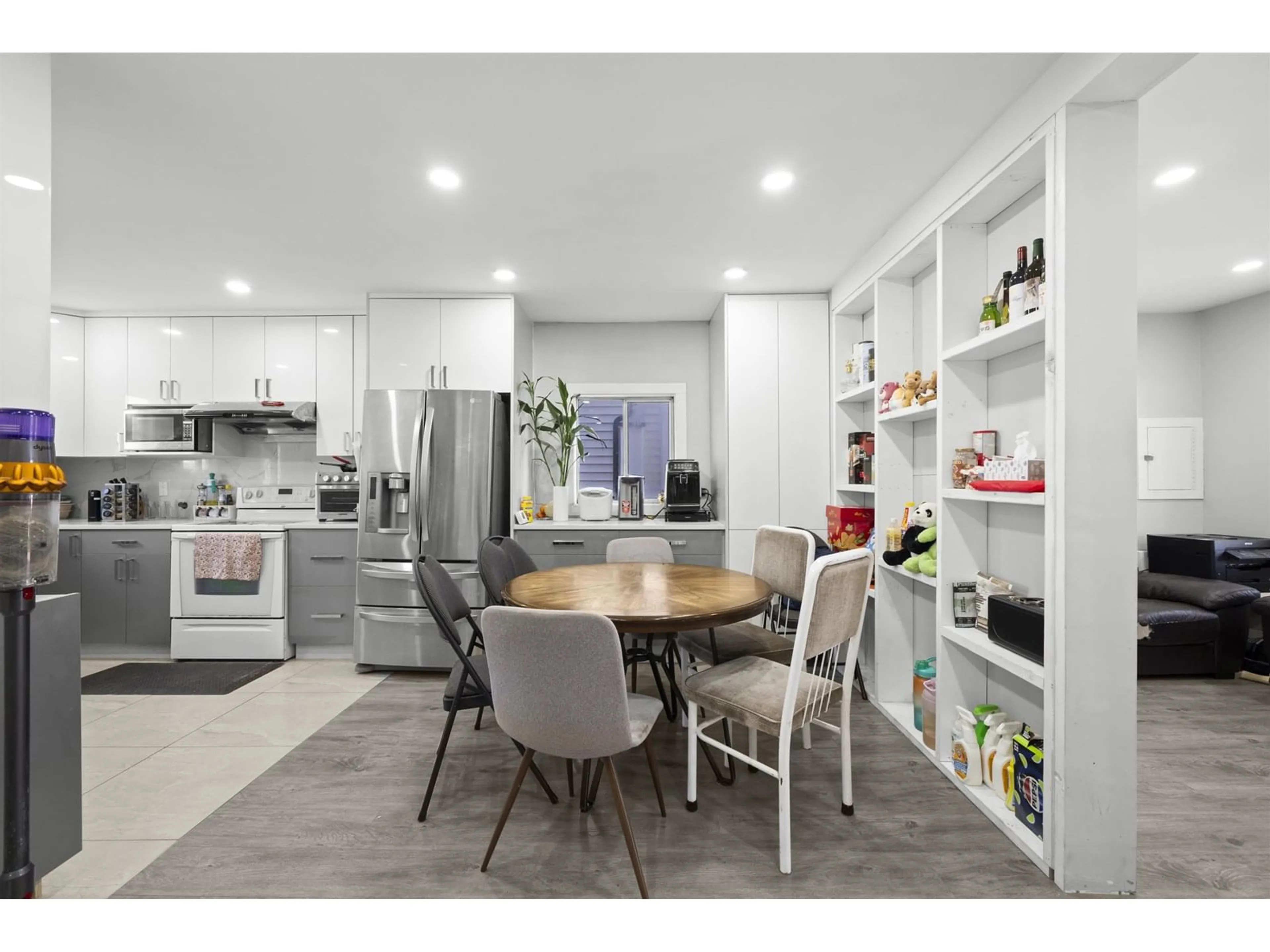 Open concept kitchen, unknown for 12768 114A, Surrey British Columbia V3V3P4