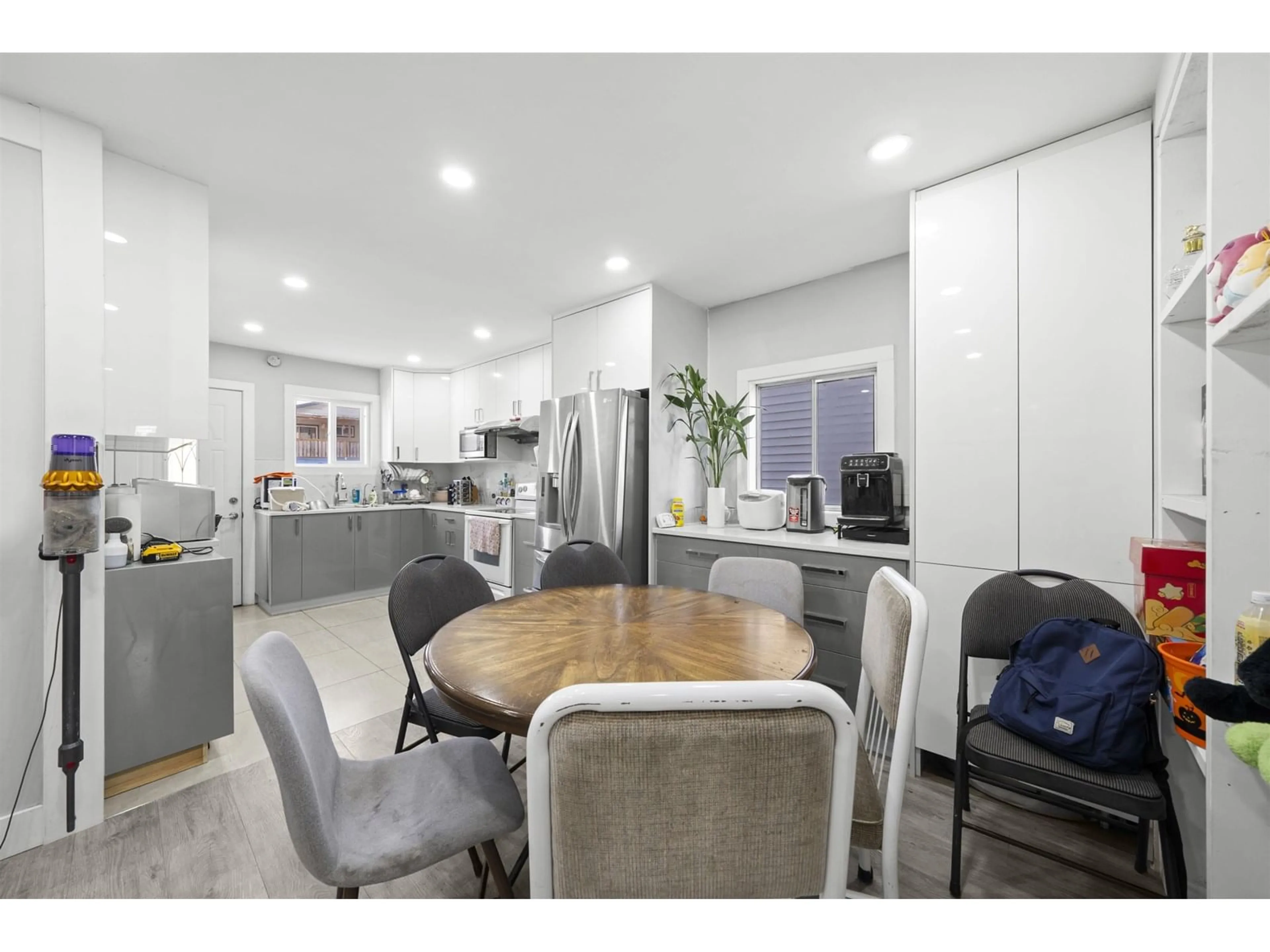 Open concept kitchen, unknown for 12768 114A, Surrey British Columbia V3V3P4
