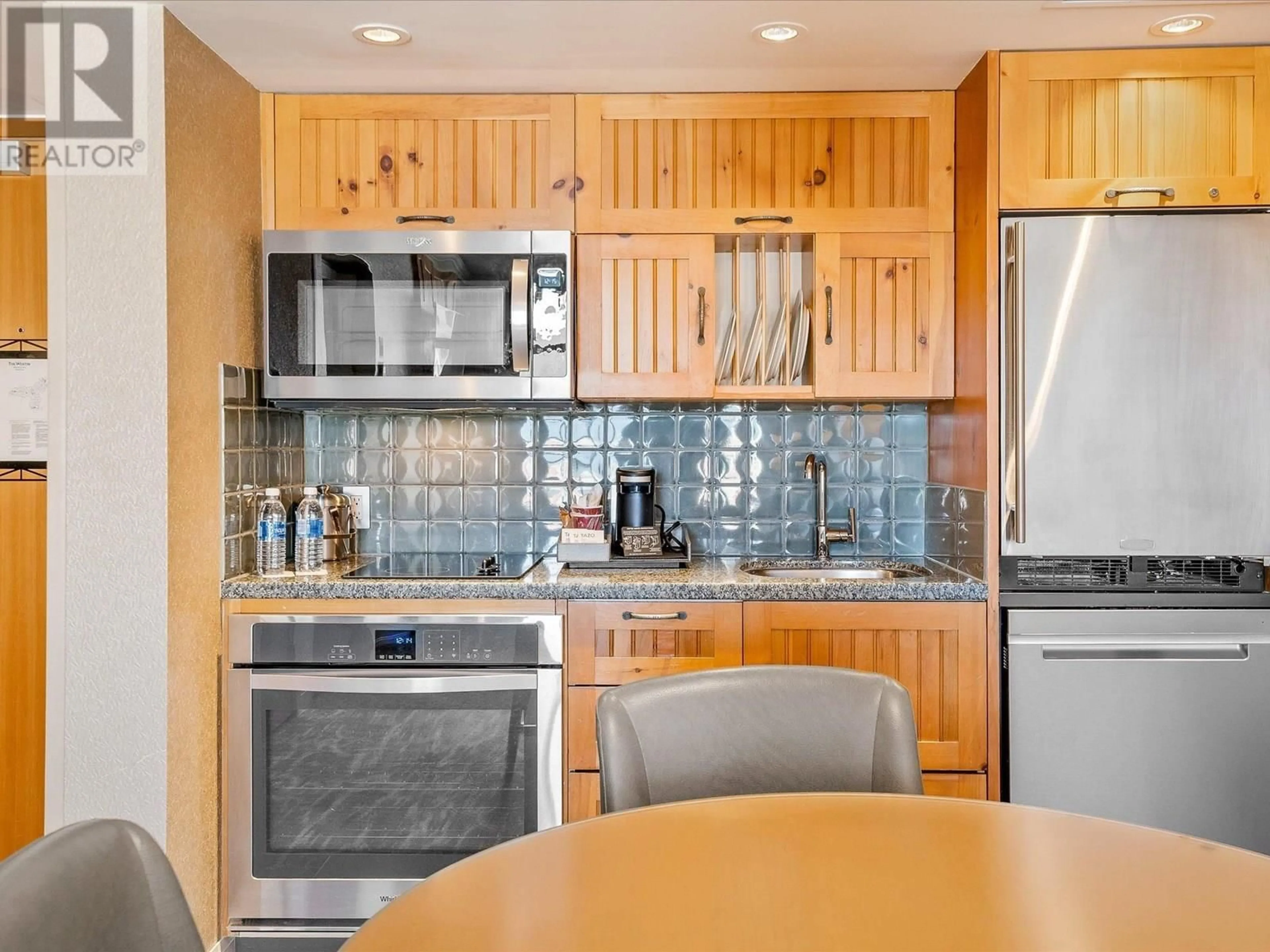 Standard kitchen, unknown for 978 - 4090 WHISTLER WAY, Whistler British Columbia V8E1J3