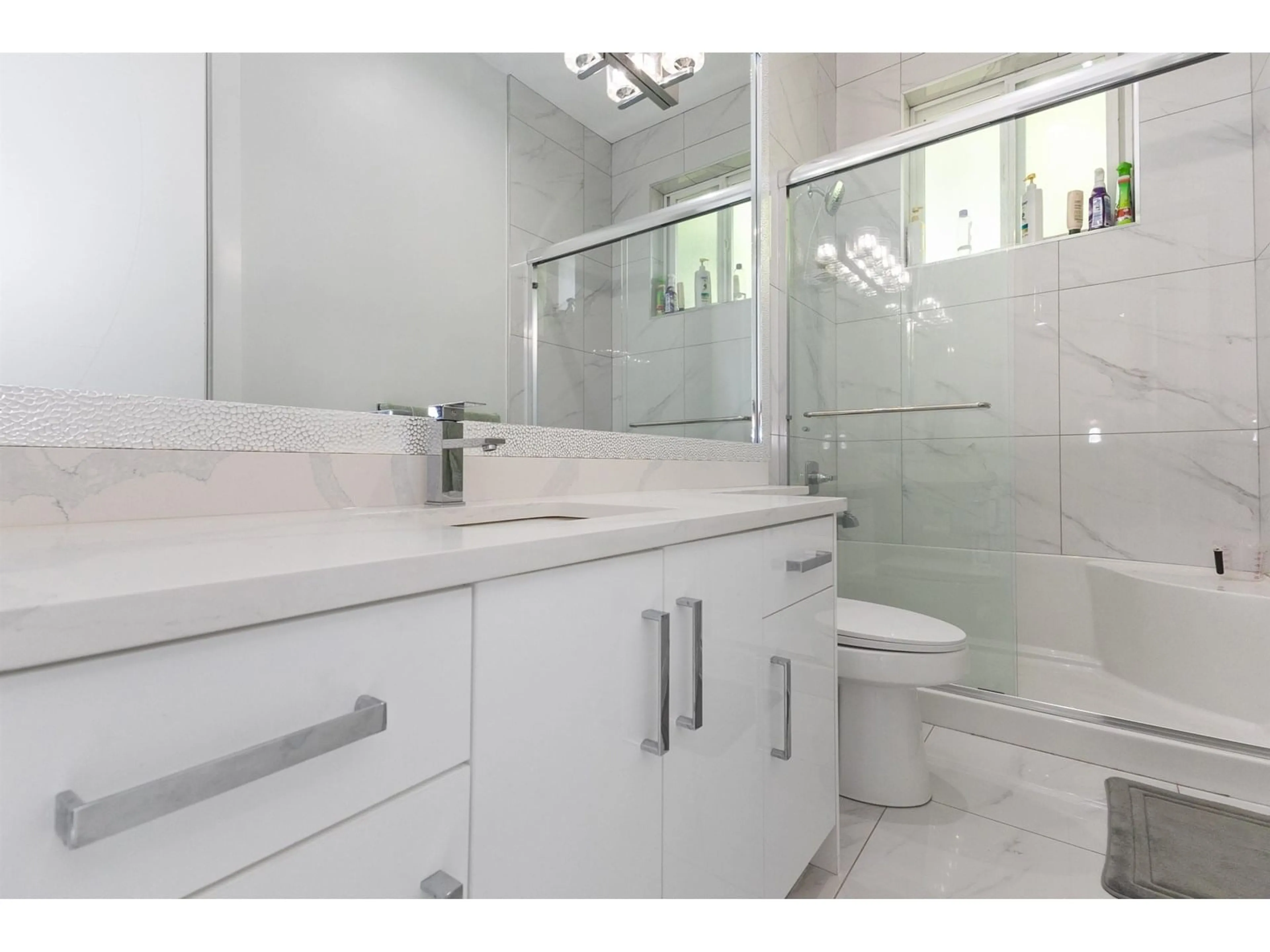 Standard bathroom, ceramic/tile floor for 7502 WREN, Mission British Columbia V2T6Y8