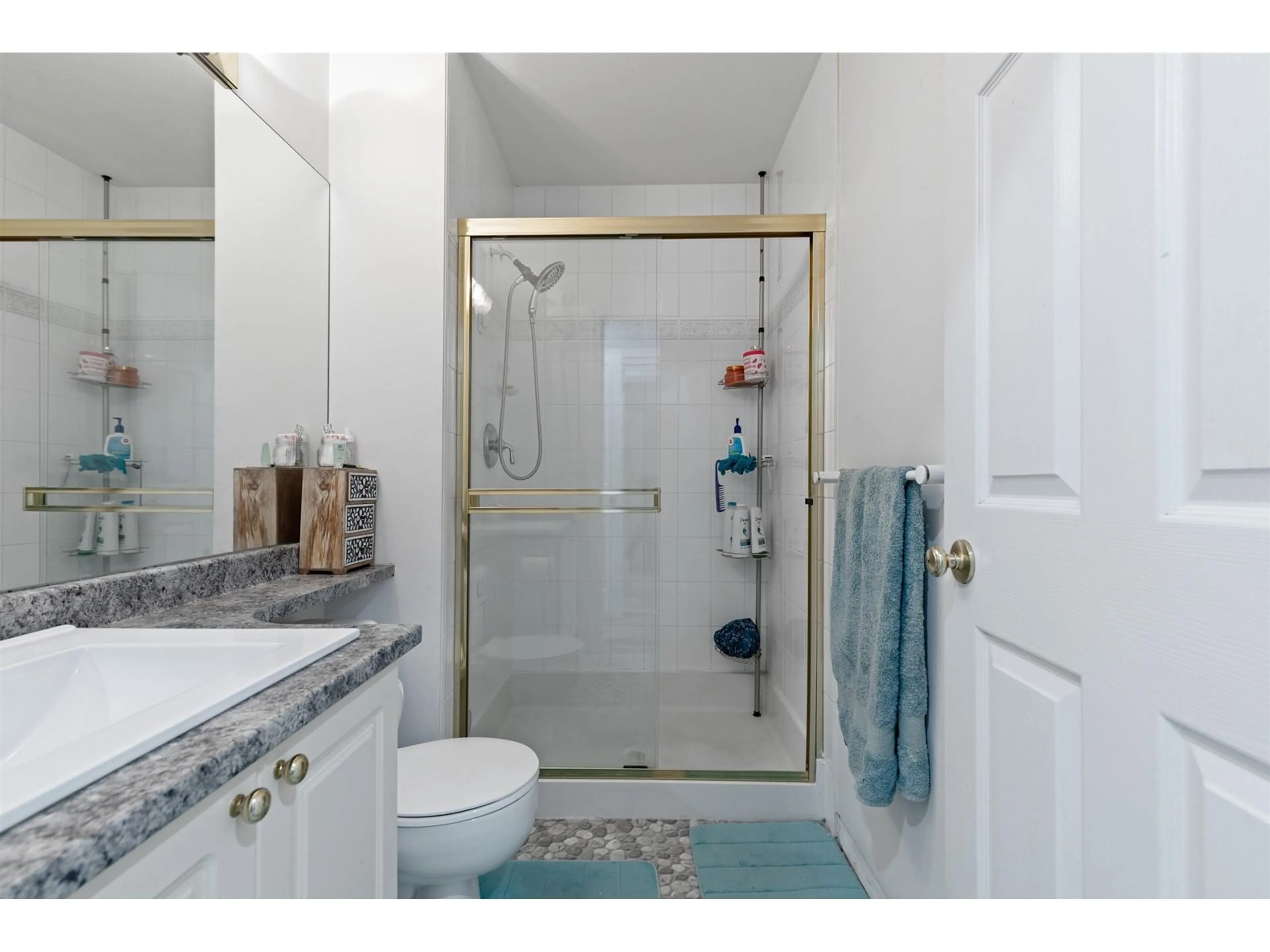 Standard bathroom, ceramic/tile floor for 8 - 8111 160, Surrey British Columbia V4N0V4