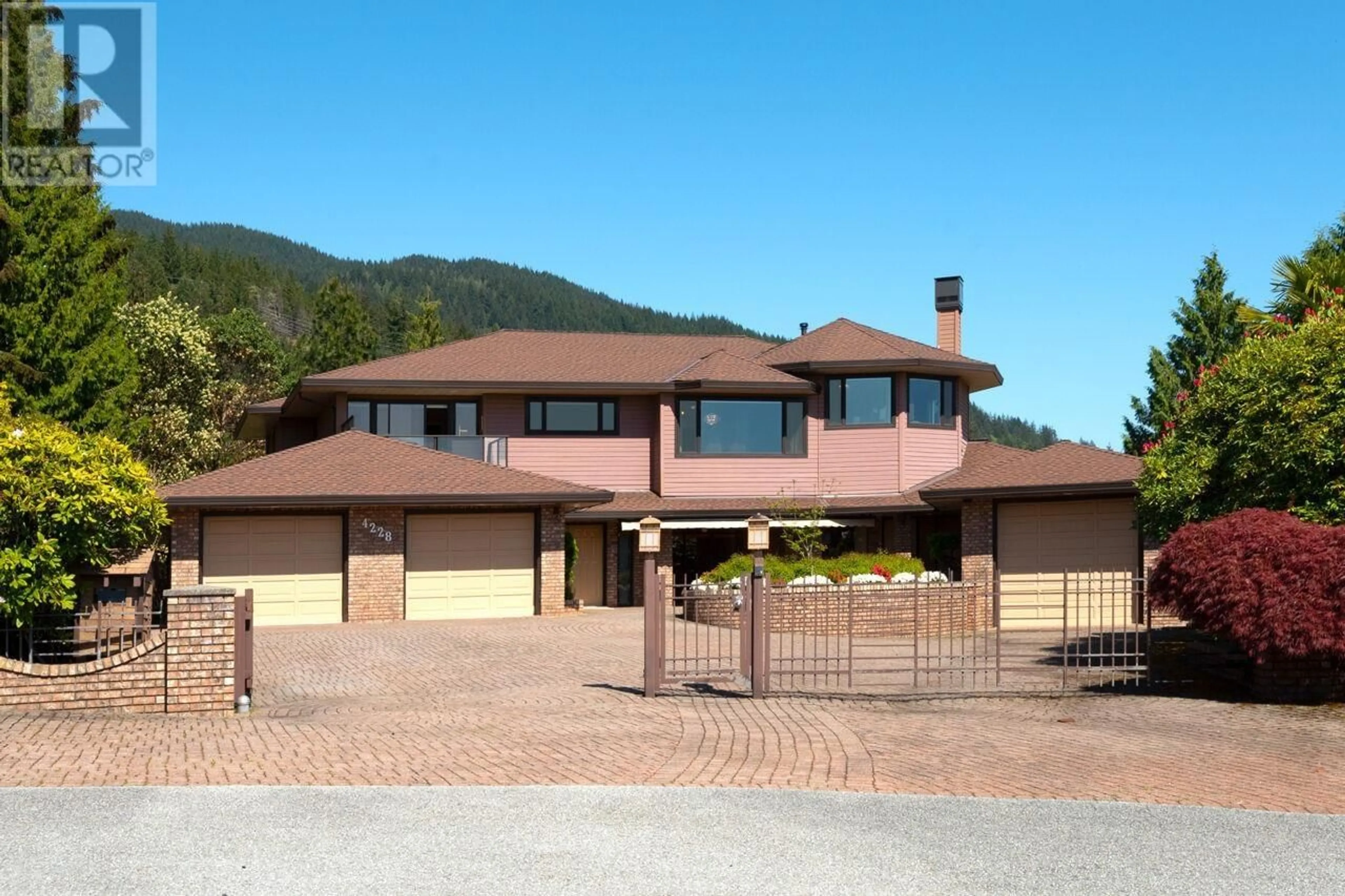 Home with brick exterior material, mountain view for 4228 ROCKRIDGE CRESCENT, West Vancouver British Columbia V7W1B1