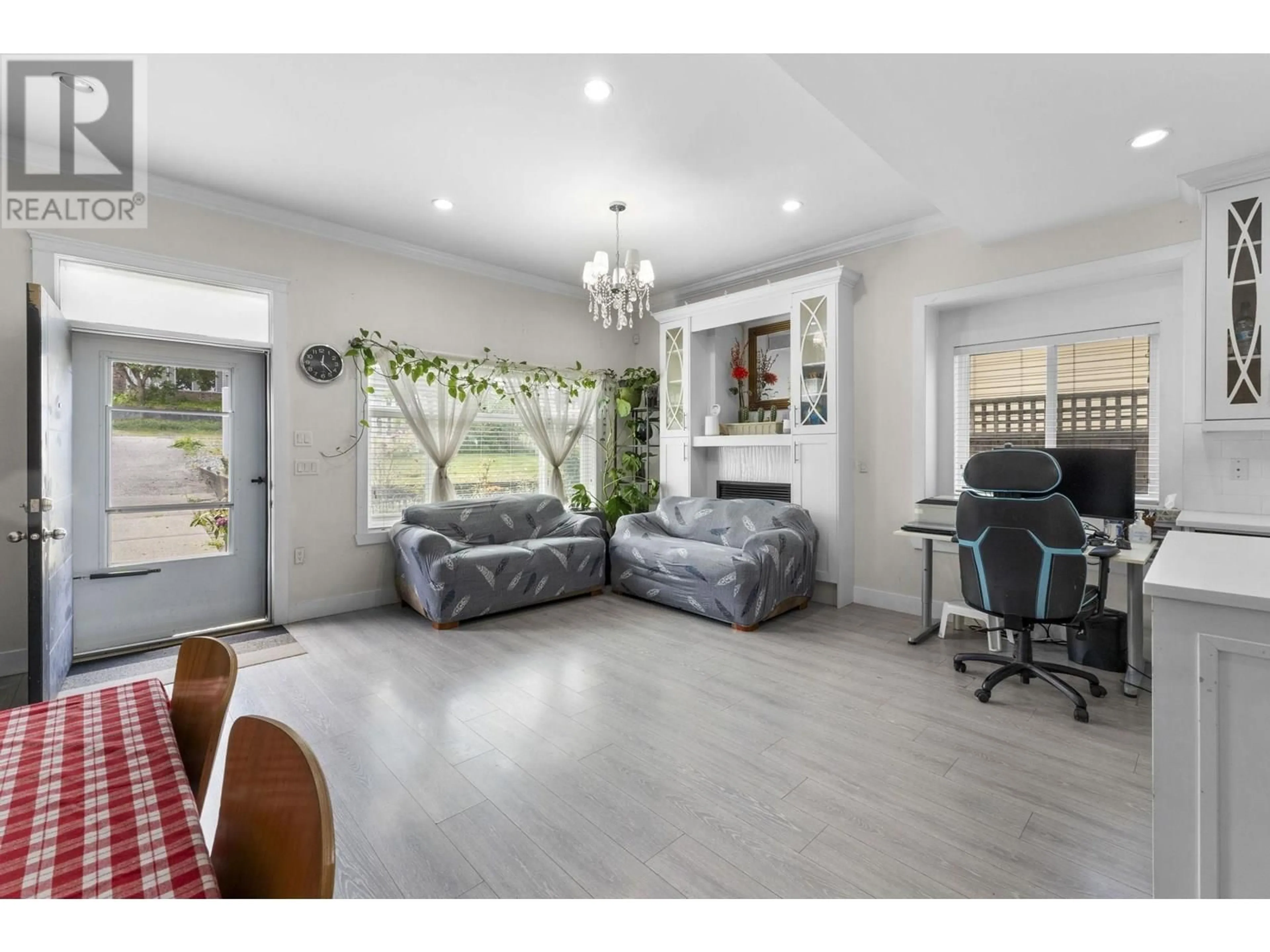 Living room with furniture, unknown for 5461 MANOR STREET, Burnaby British Columbia V5G1B6