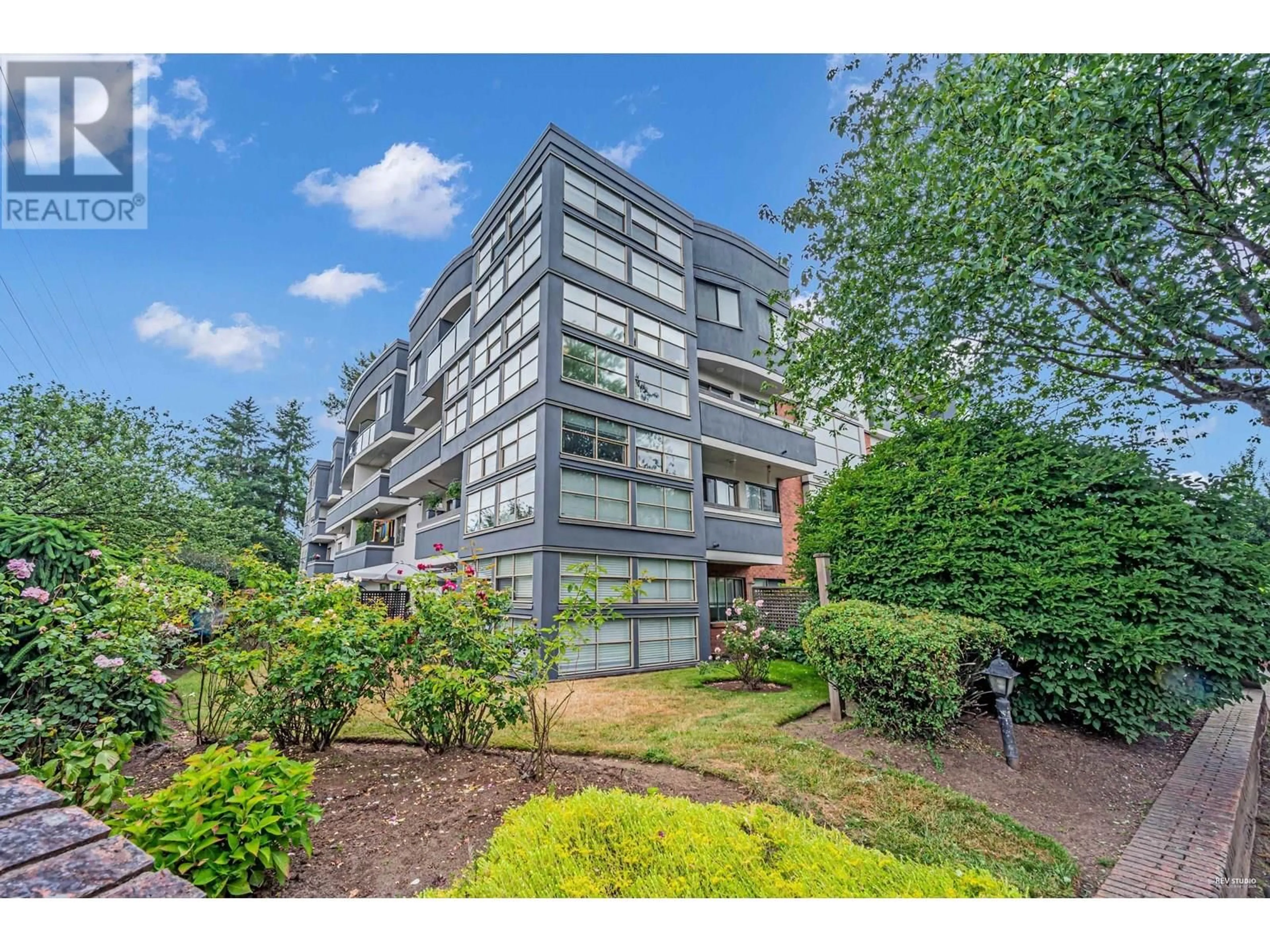 A pic from outside/outdoor area/front of a property/back of a property/a pic from drone, building for 105 - 12025 207A STREET, Maple Ridge British Columbia V2X0R3