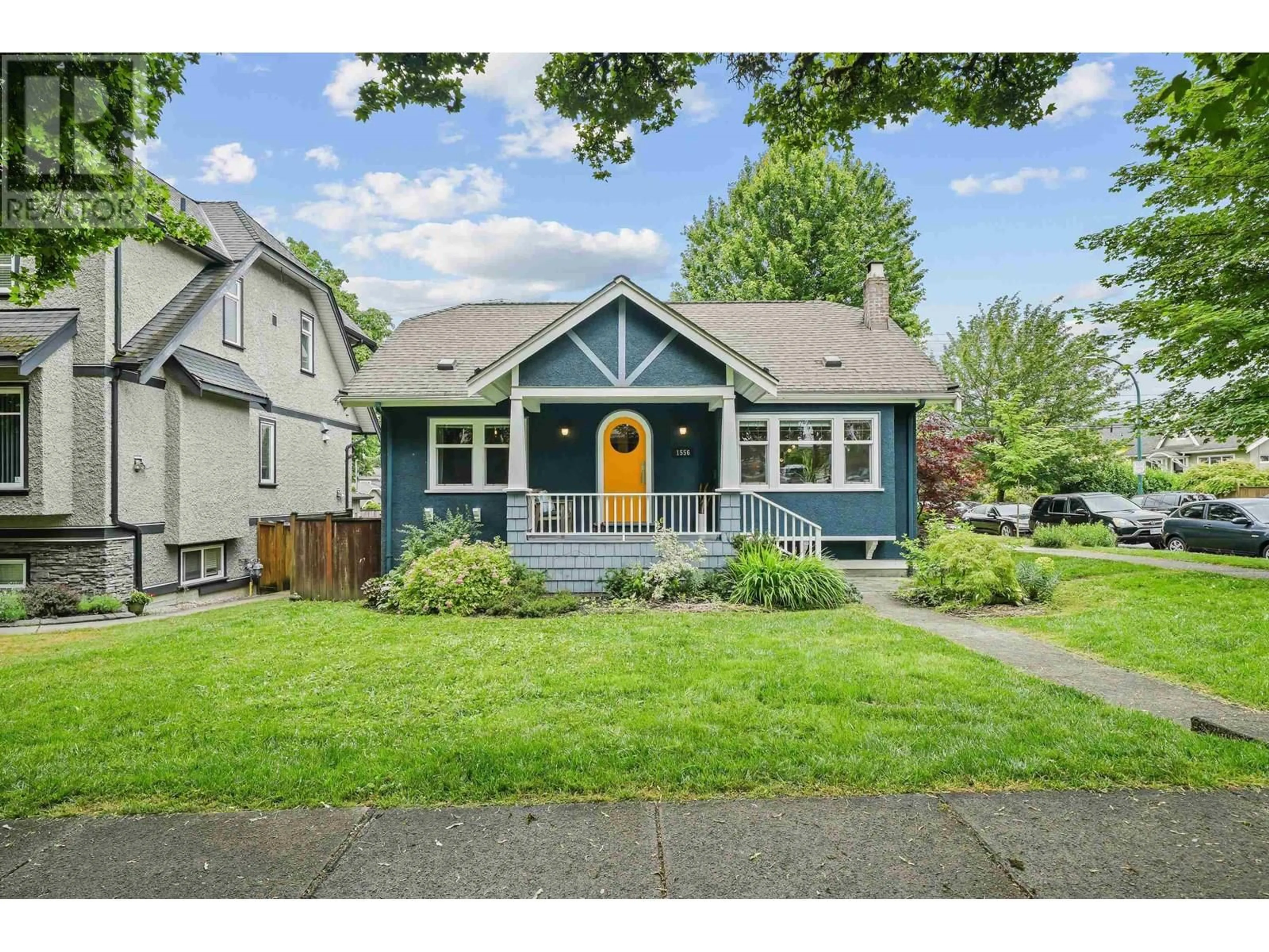 Home with vinyl exterior material, street for 1556 KAMLOOPS STREET, Vancouver British Columbia V5K3W2