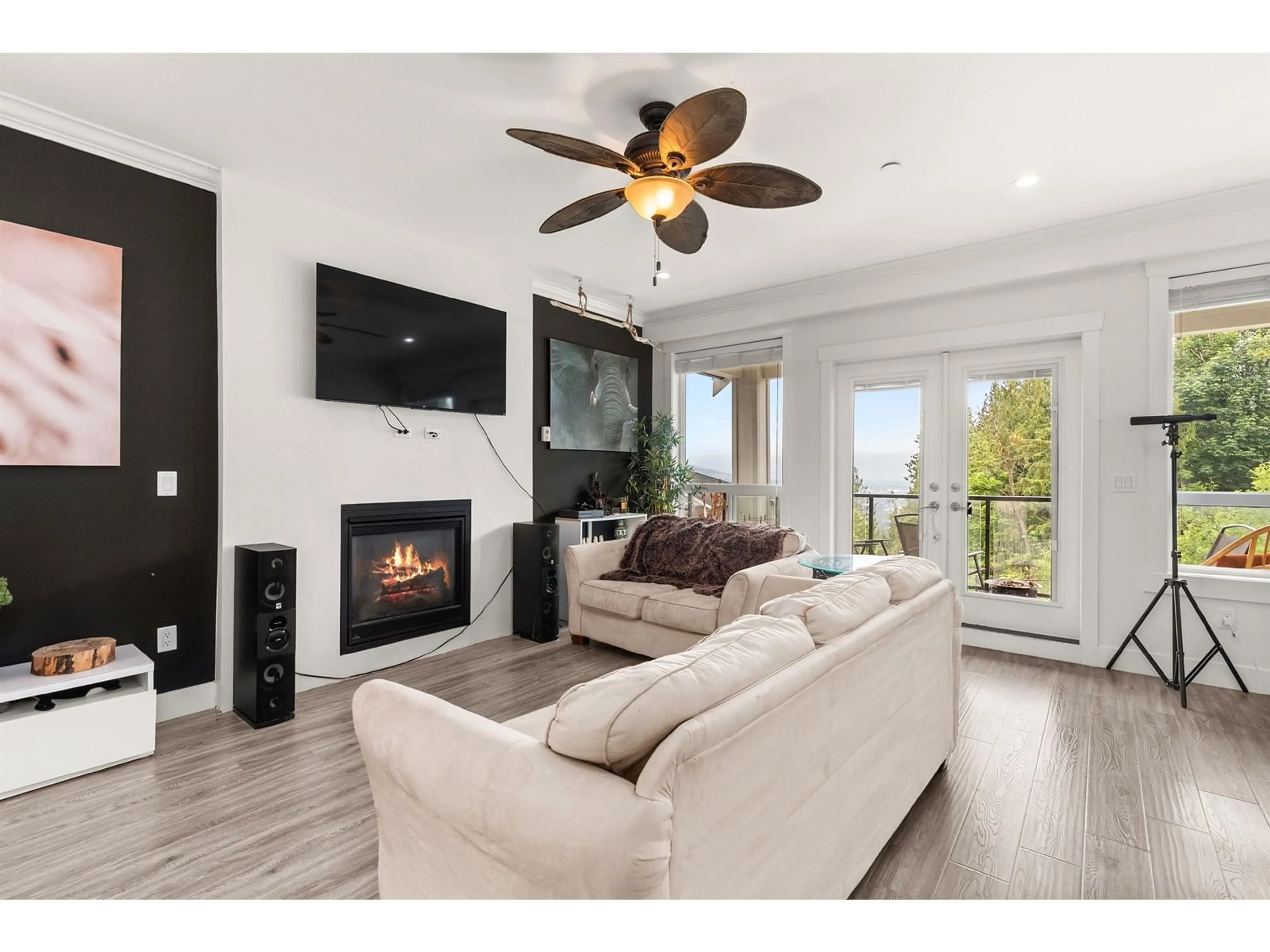 Living room with furniture, wood/laminate floor for 46914 SYLVAN DRIVE, Chilliwack British Columbia V2R0J8
