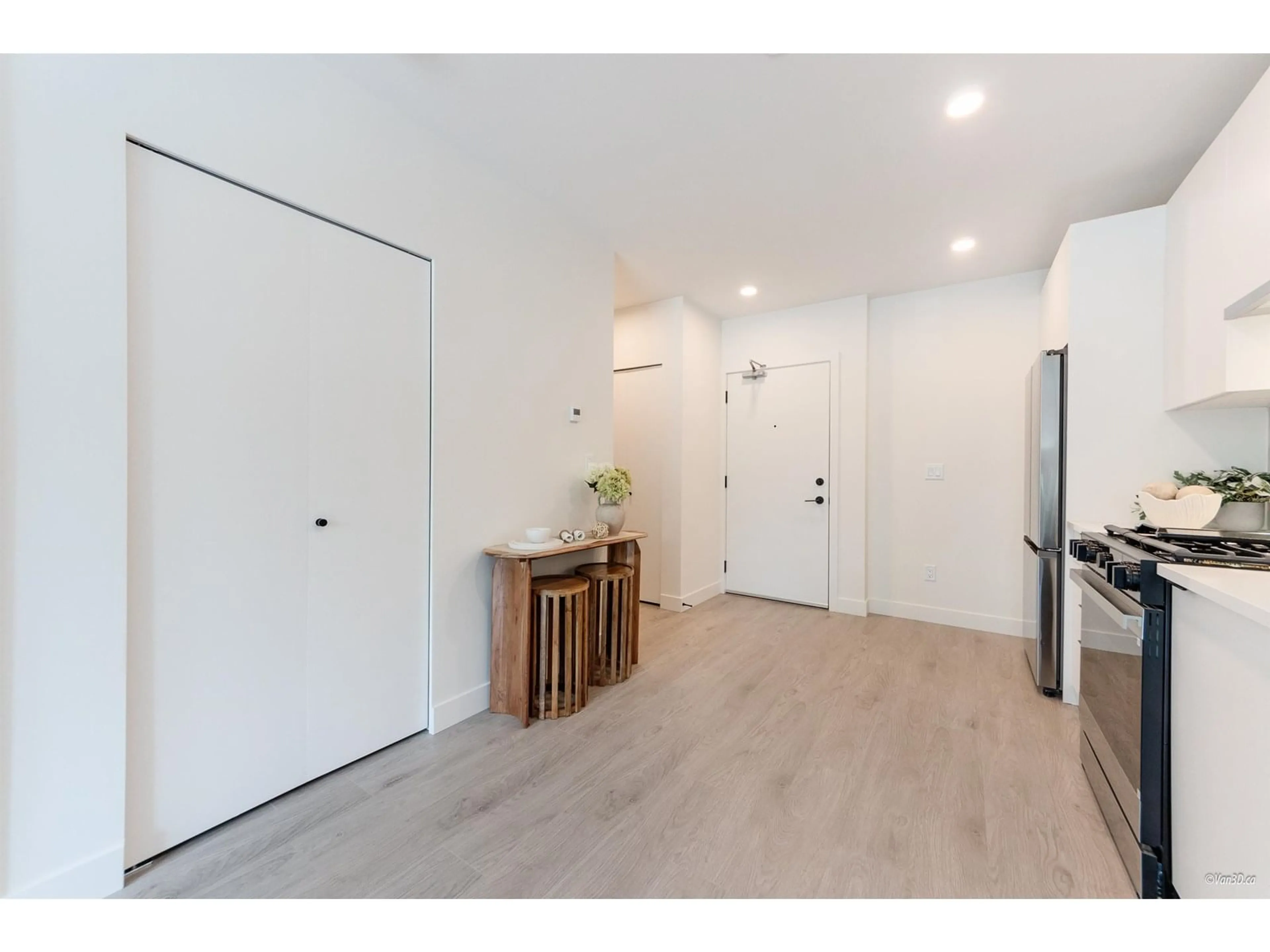 Indoor entryway for 202 - 13238 105, Surrey British Columbia V3T0W1