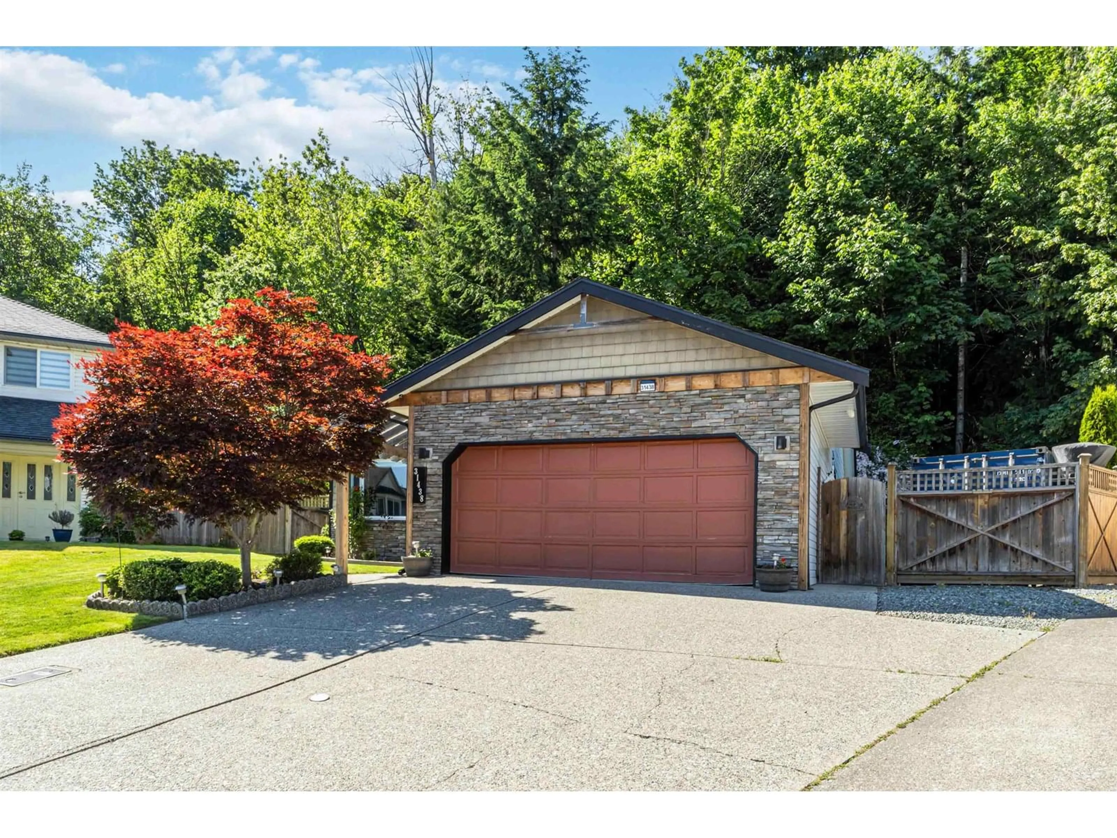 Indoor garage for 31438 CHALMERS, Abbotsford British Columbia V2T5H1