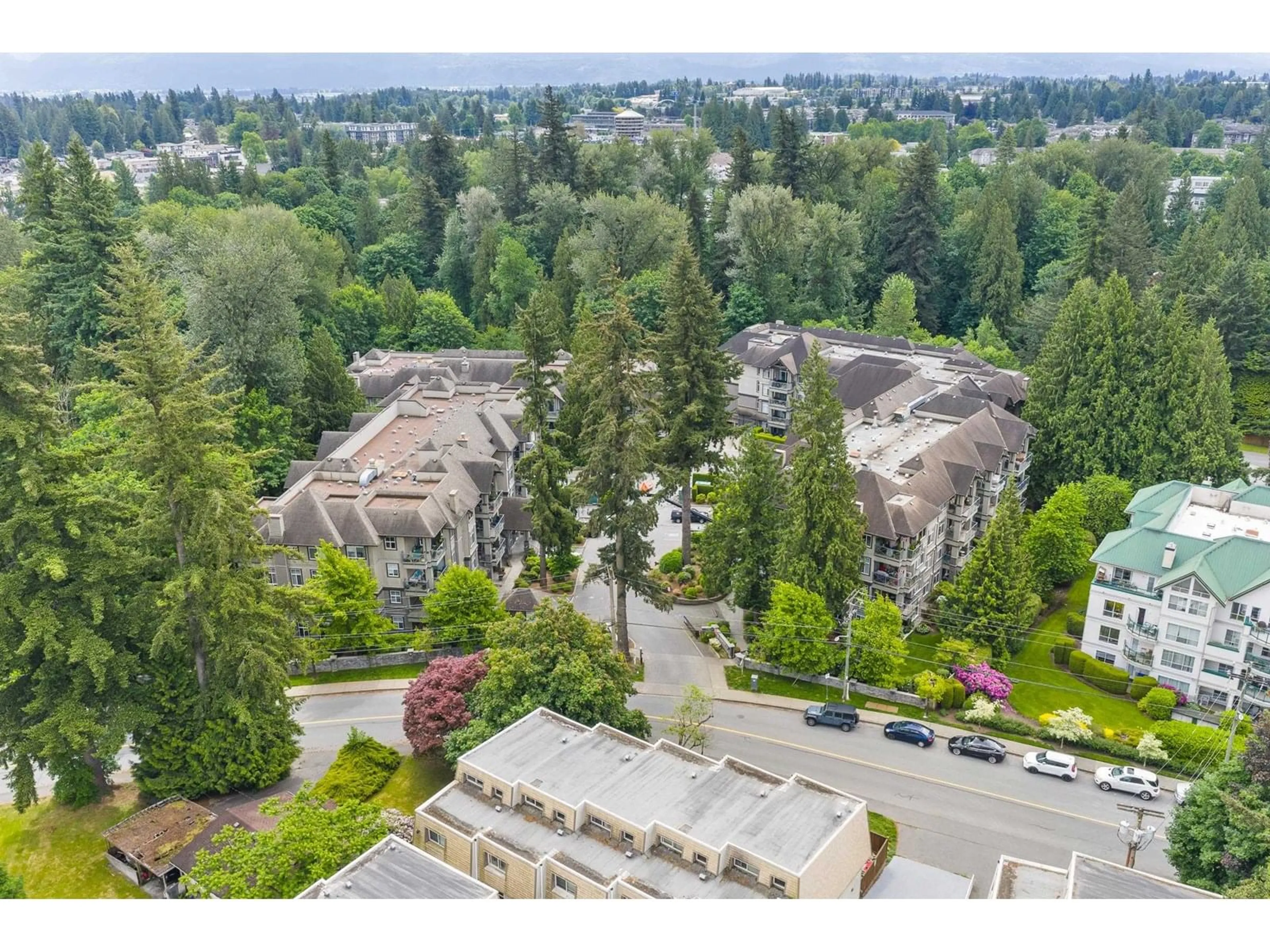 A pic from outside/outdoor area/front of a property/back of a property/a pic from drone, mountain view for 103 - 33318 BOURQUIN EAST, Abbotsford British Columbia V2S0A6