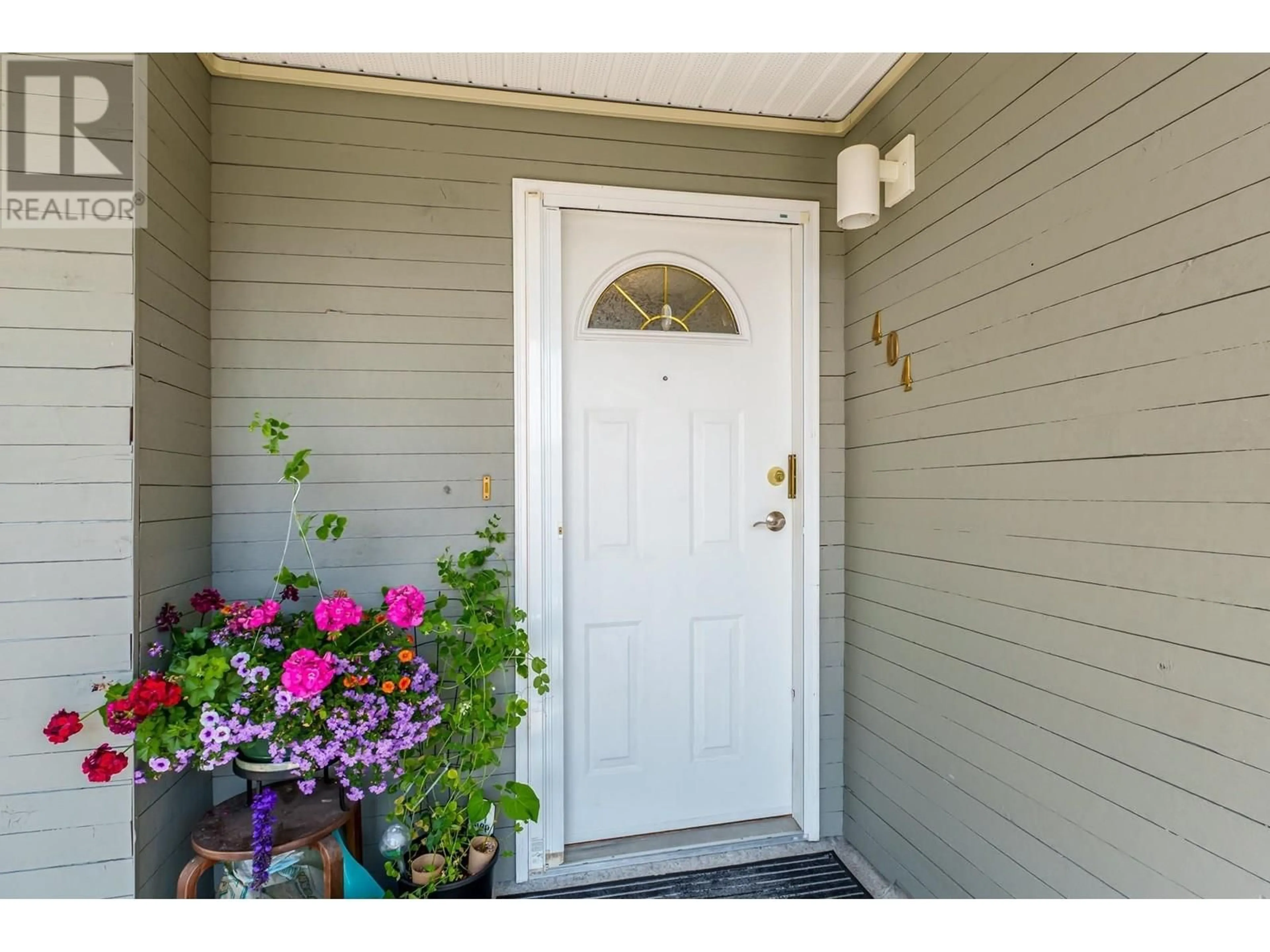 Indoor entryway for 404 - 2733 ATLIN PLACE, Coquitlam British Columbia V3C5B1