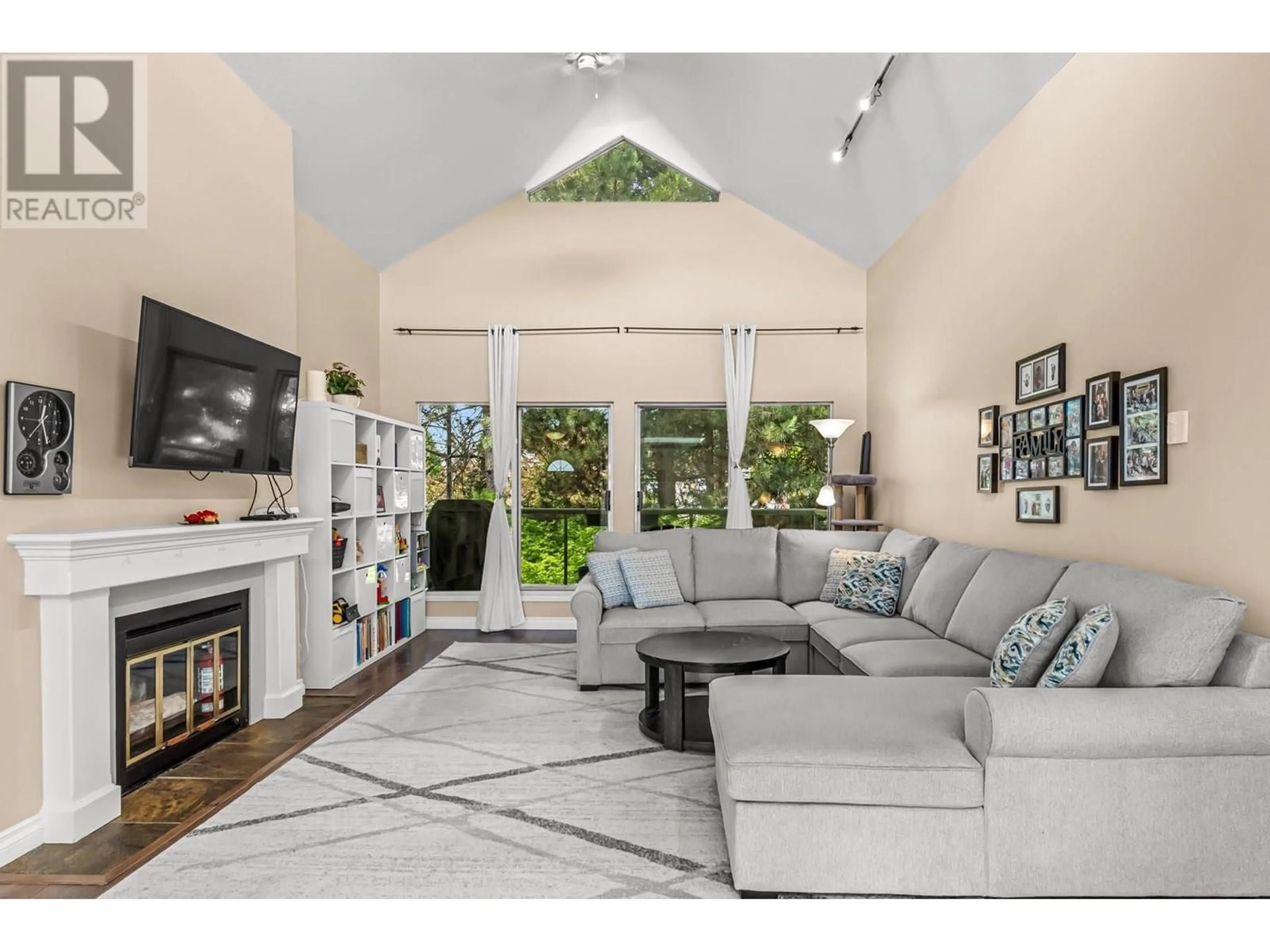 Living room with furniture, unknown for 404 - 2733 ATLIN PLACE, Coquitlam British Columbia V3C5B1