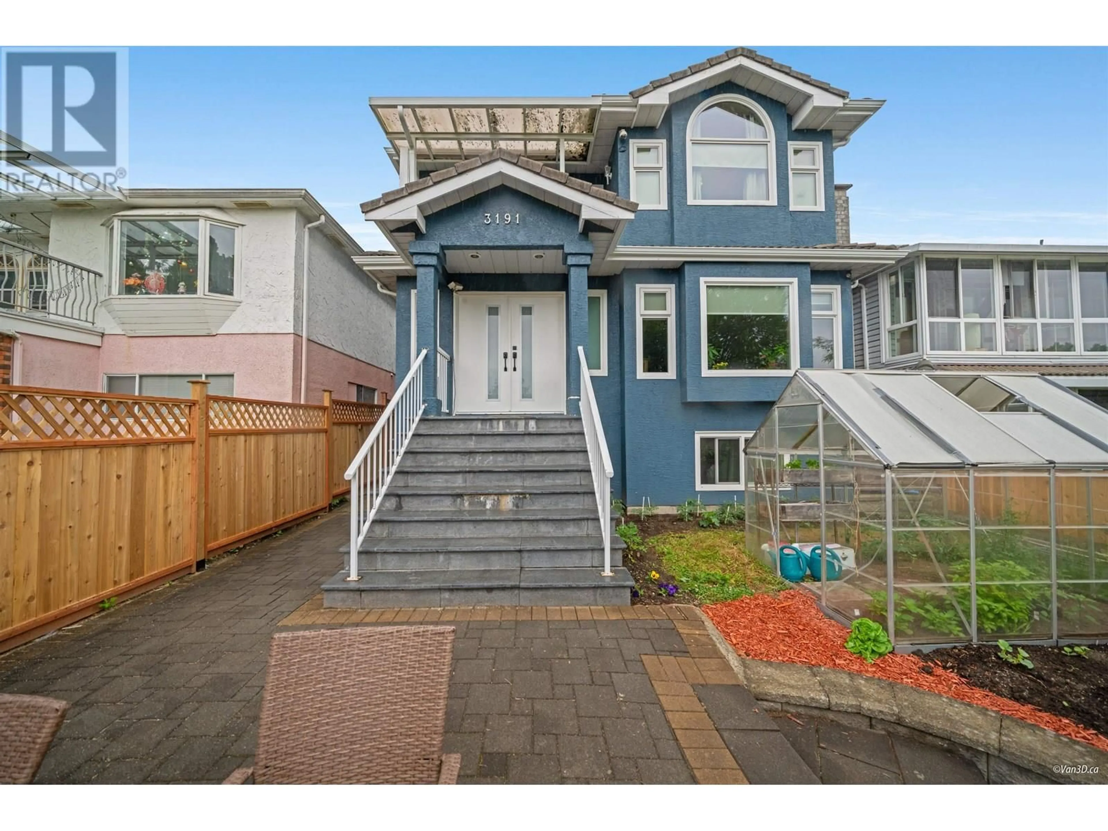 Home with vinyl exterior material, street for 3191 8TH AVENUE, Vancouver British Columbia V5M1X5