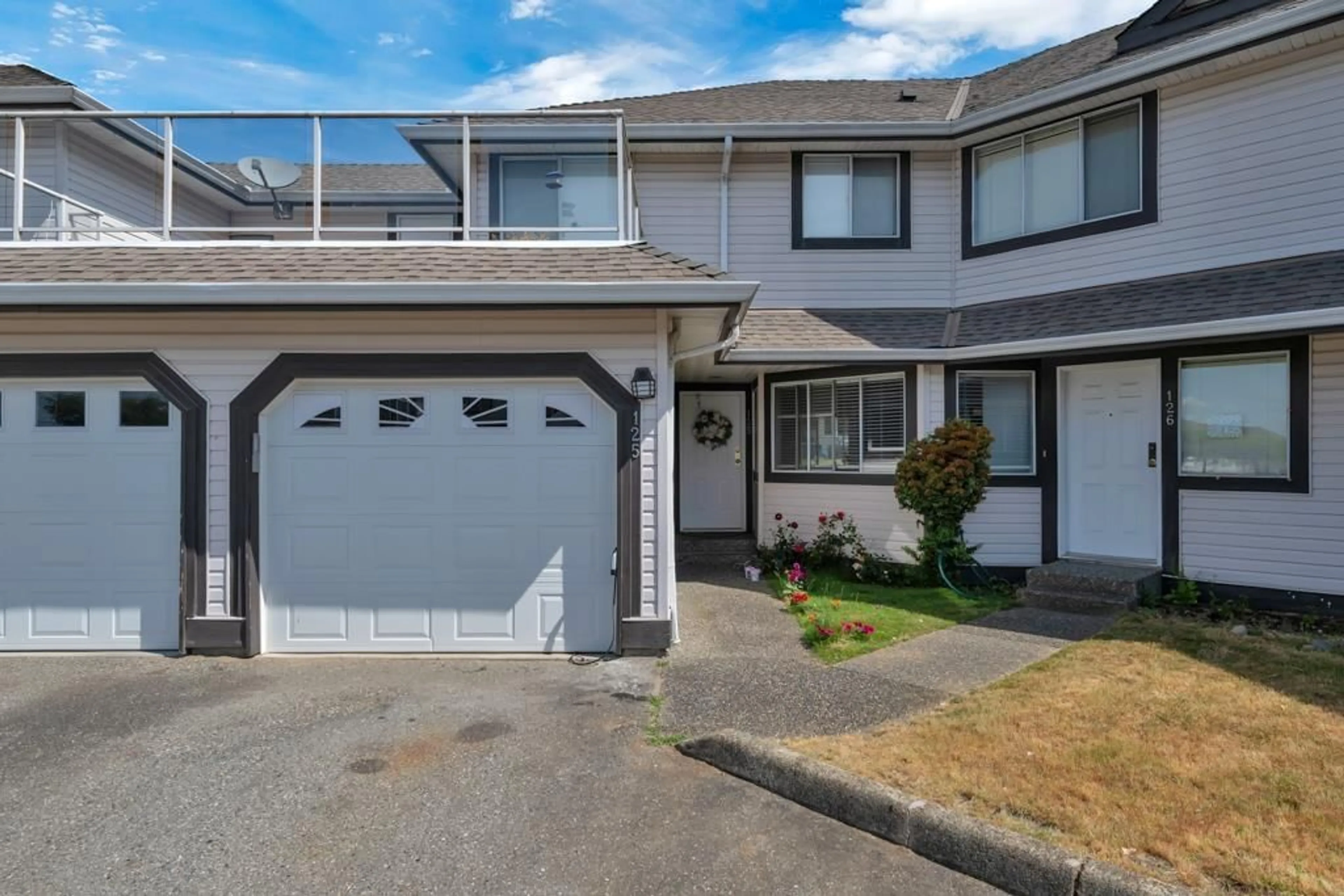 Home with vinyl exterior material, street for 125 - 3080 TOWNLINE, Abbotsford British Columbia V2T5M2