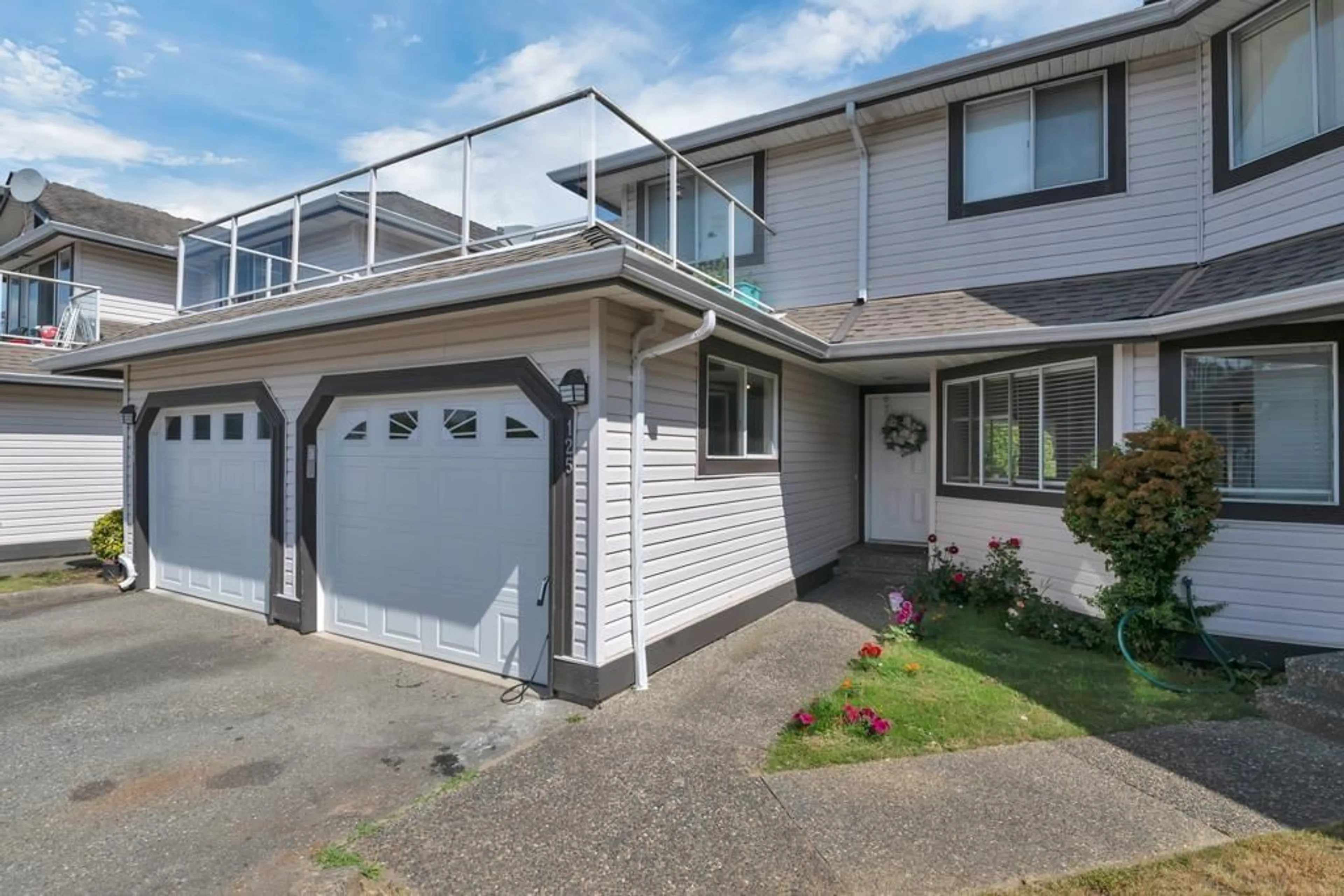 Home with vinyl exterior material, street for 125 - 3080 TOWNLINE, Abbotsford British Columbia V2T5M2