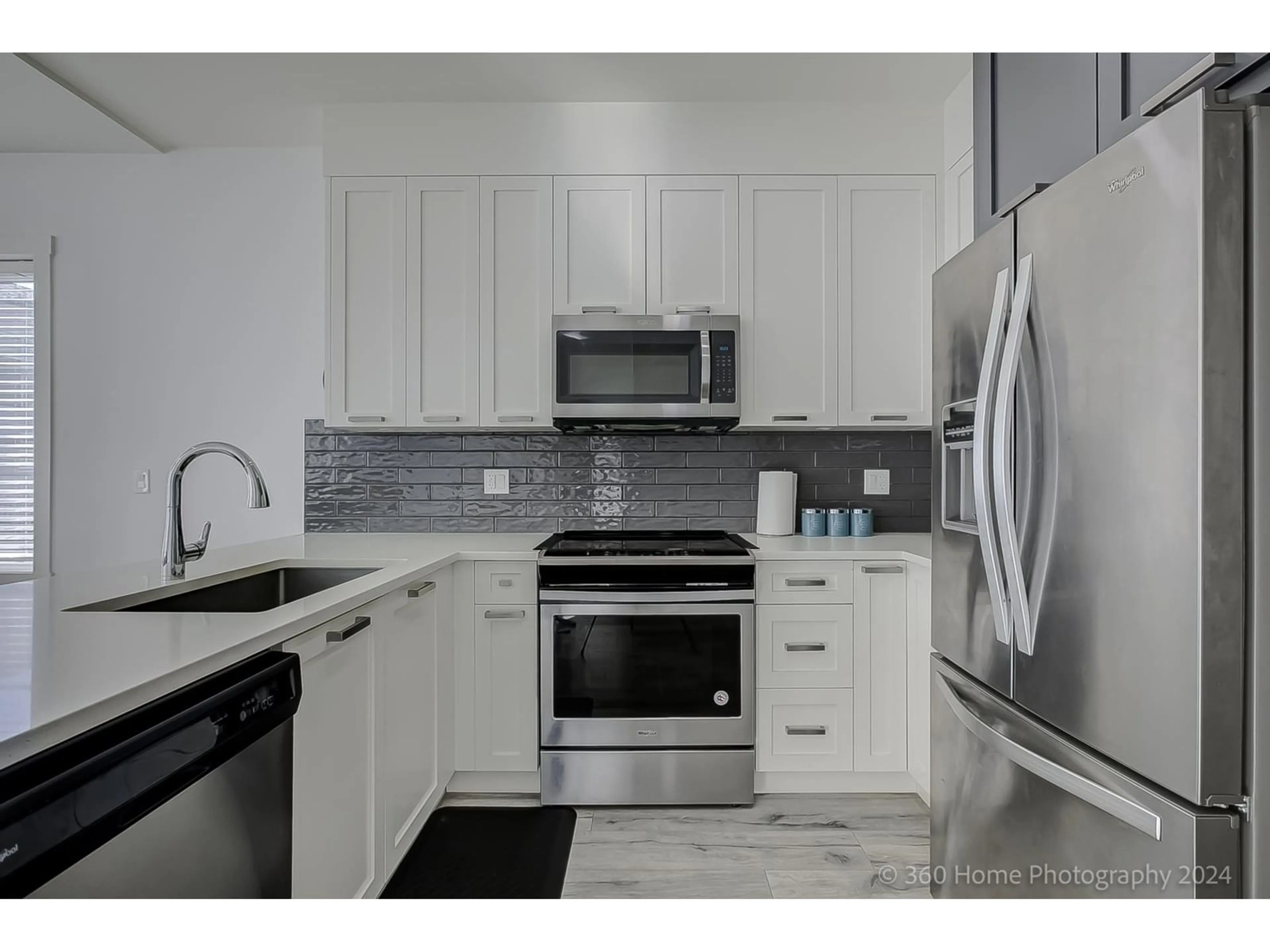 Standard kitchen, ceramic/tile floor for 58 - 5867 129, Surrey British Columbia V3X0J4