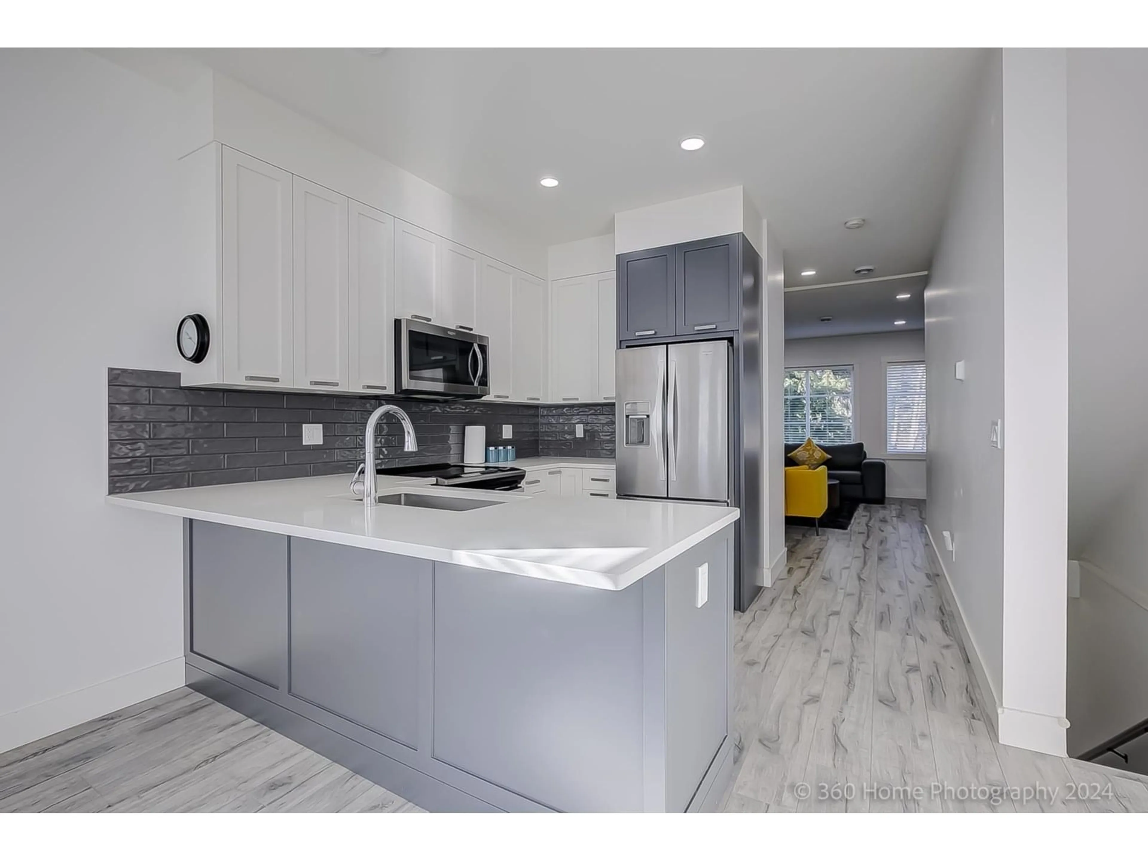 Open concept kitchen, ceramic/tile floor for 58 - 5867 129, Surrey British Columbia V3X0J4