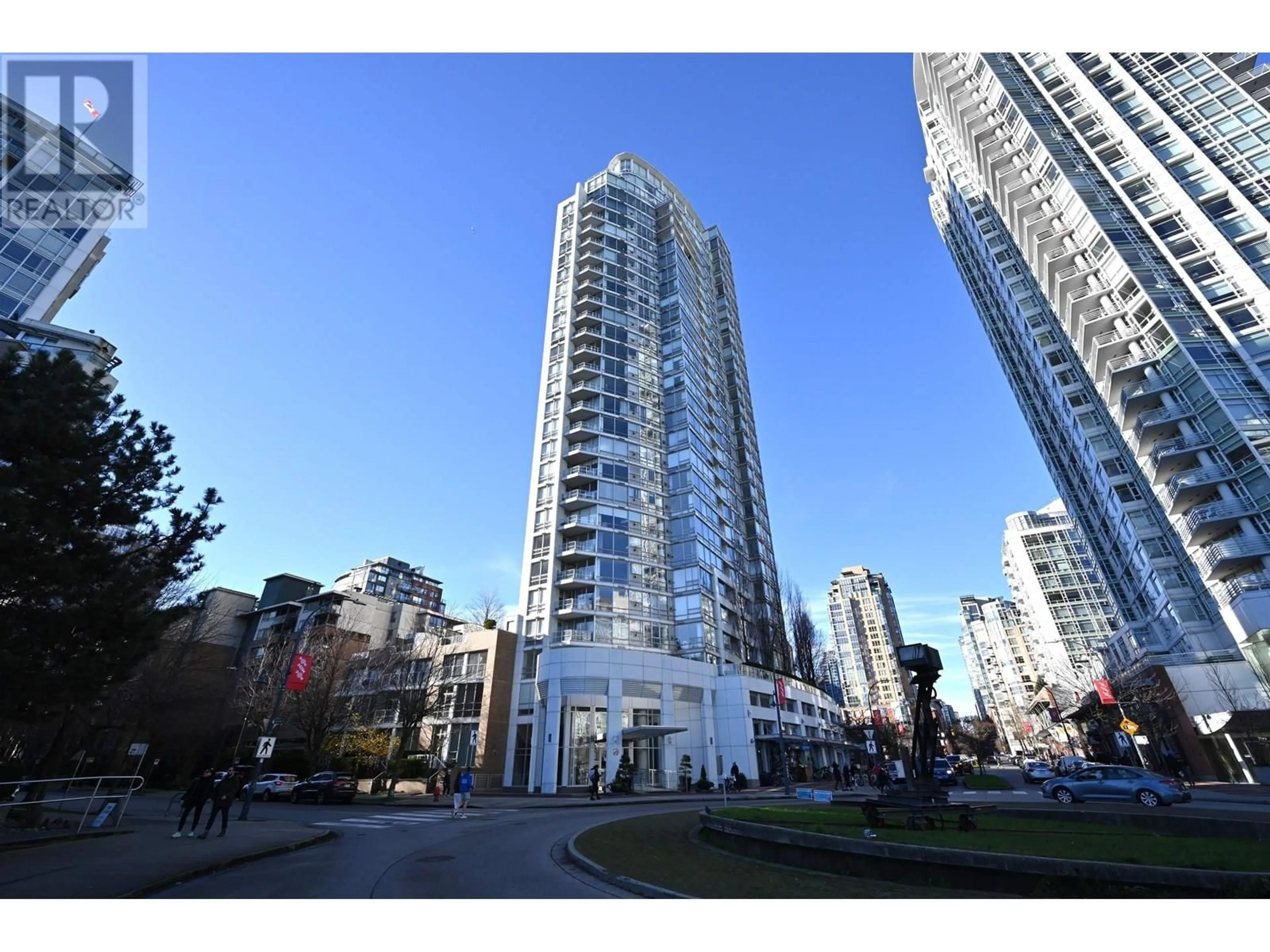 Indoor foyer for 2002 - 1201 MARINASIDE CRESCENT, Vancouver British Columbia V6Z2V2