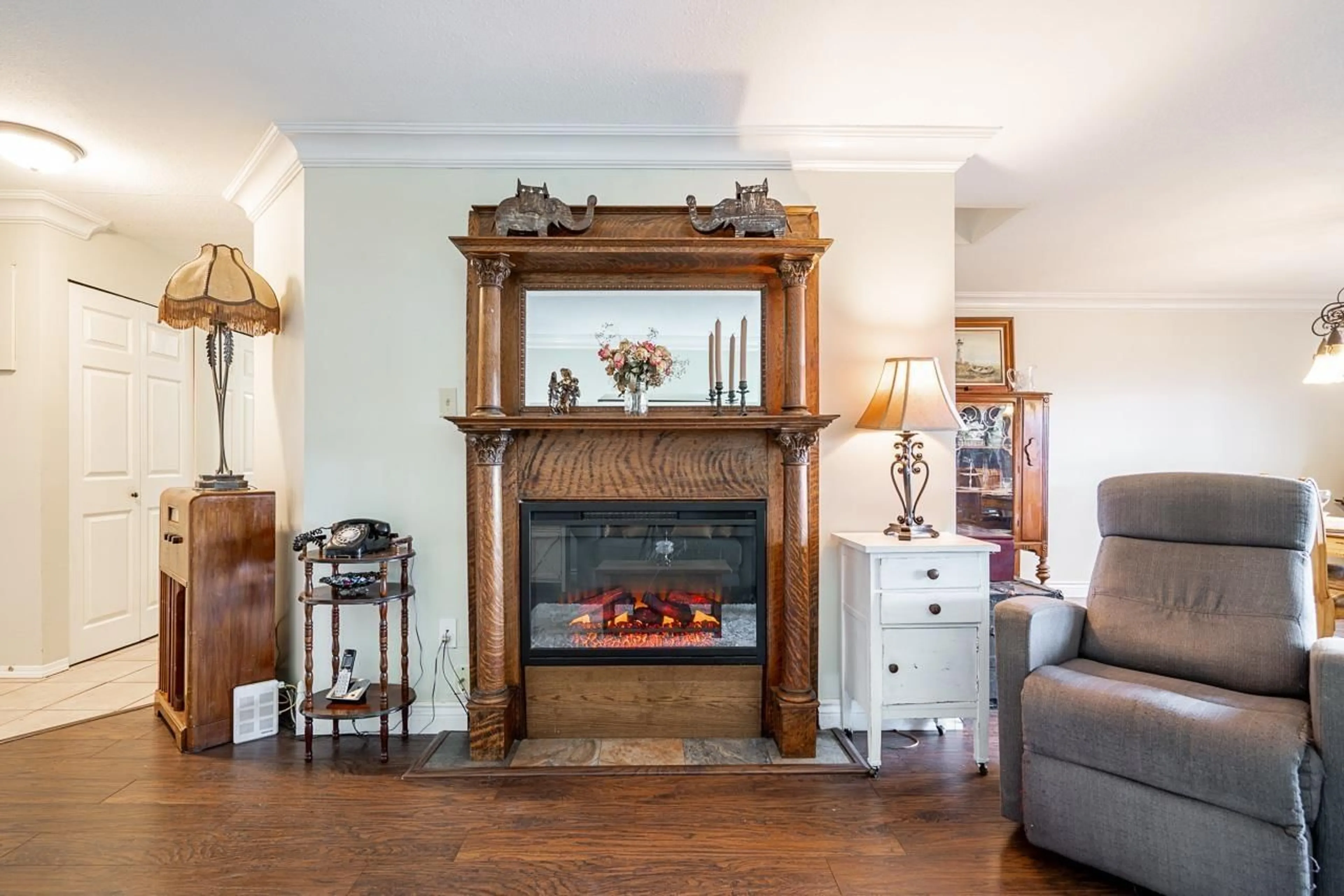 Living room with furniture, wood/laminate floor for 901 - 31955 OLD YALE, Abbotsford British Columbia V2T4N1