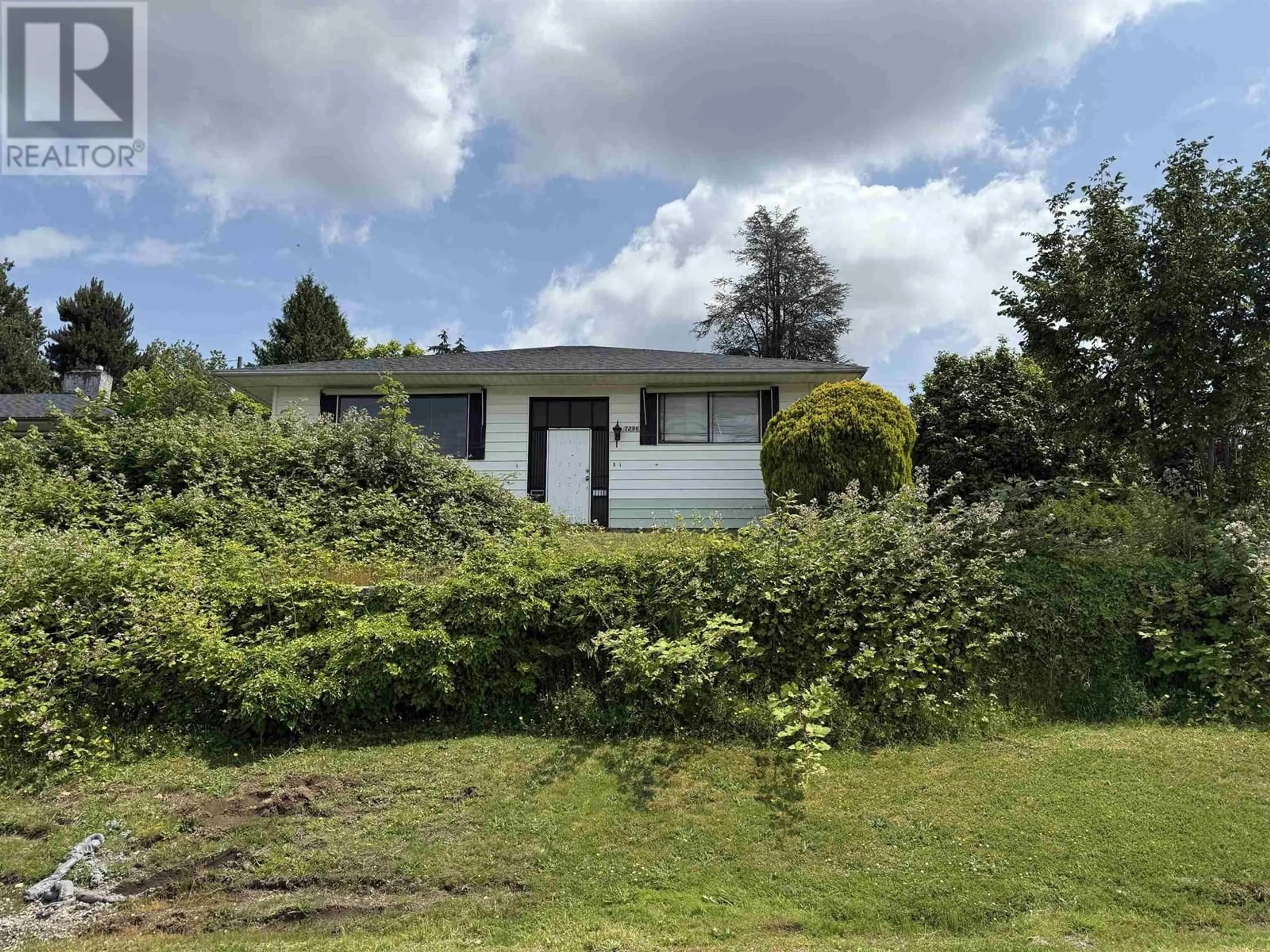 A pic from outside/outdoor area/front of a property/back of a property/a pic from drone, unknown for 7206 BRAESIDE DRIVE, Burnaby British Columbia V5A1E8