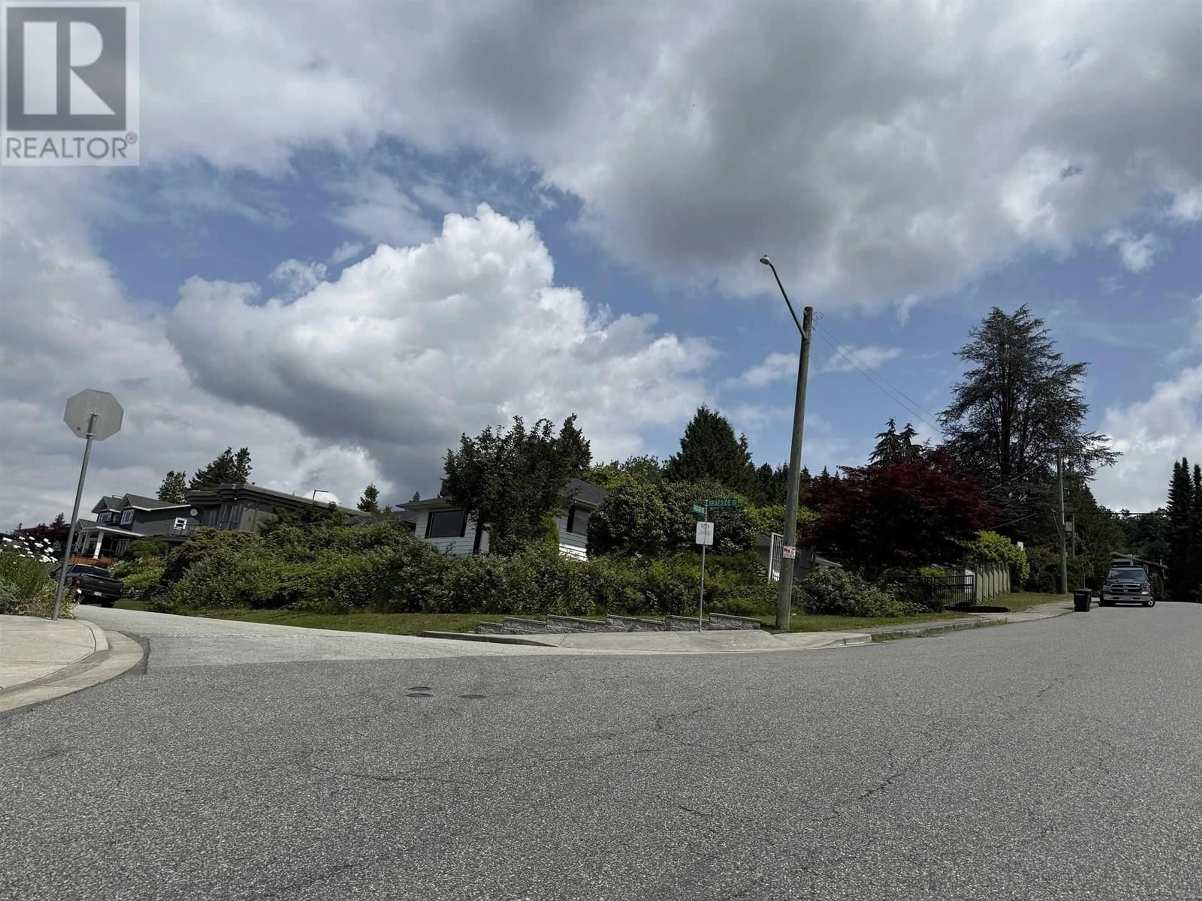 Blurry image for 7206 BRAESIDE DRIVE, Burnaby British Columbia V5A1E8