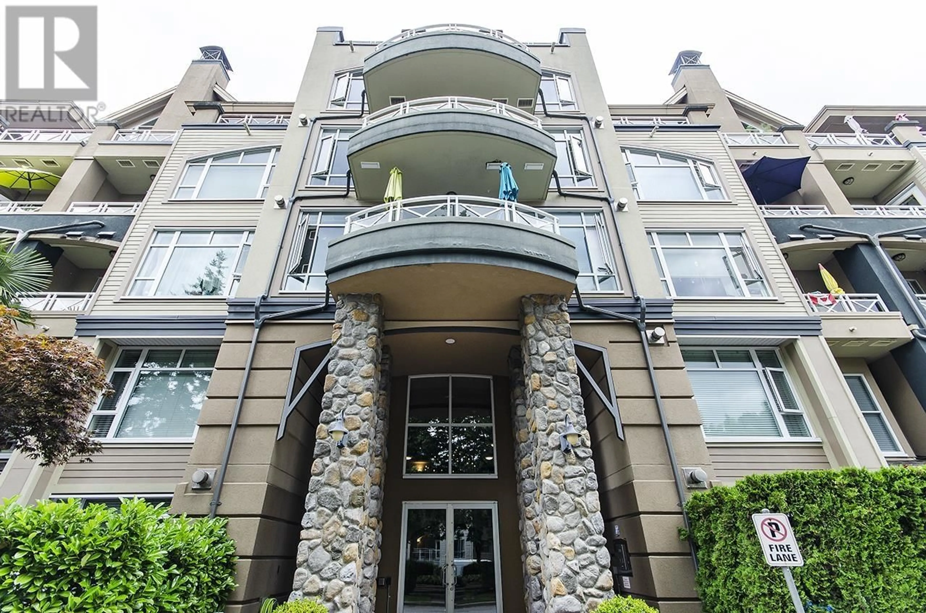 Indoor foyer for 420 - 3600 WINDCREST DRIVE, North Vancouver British Columbia V7G2S5