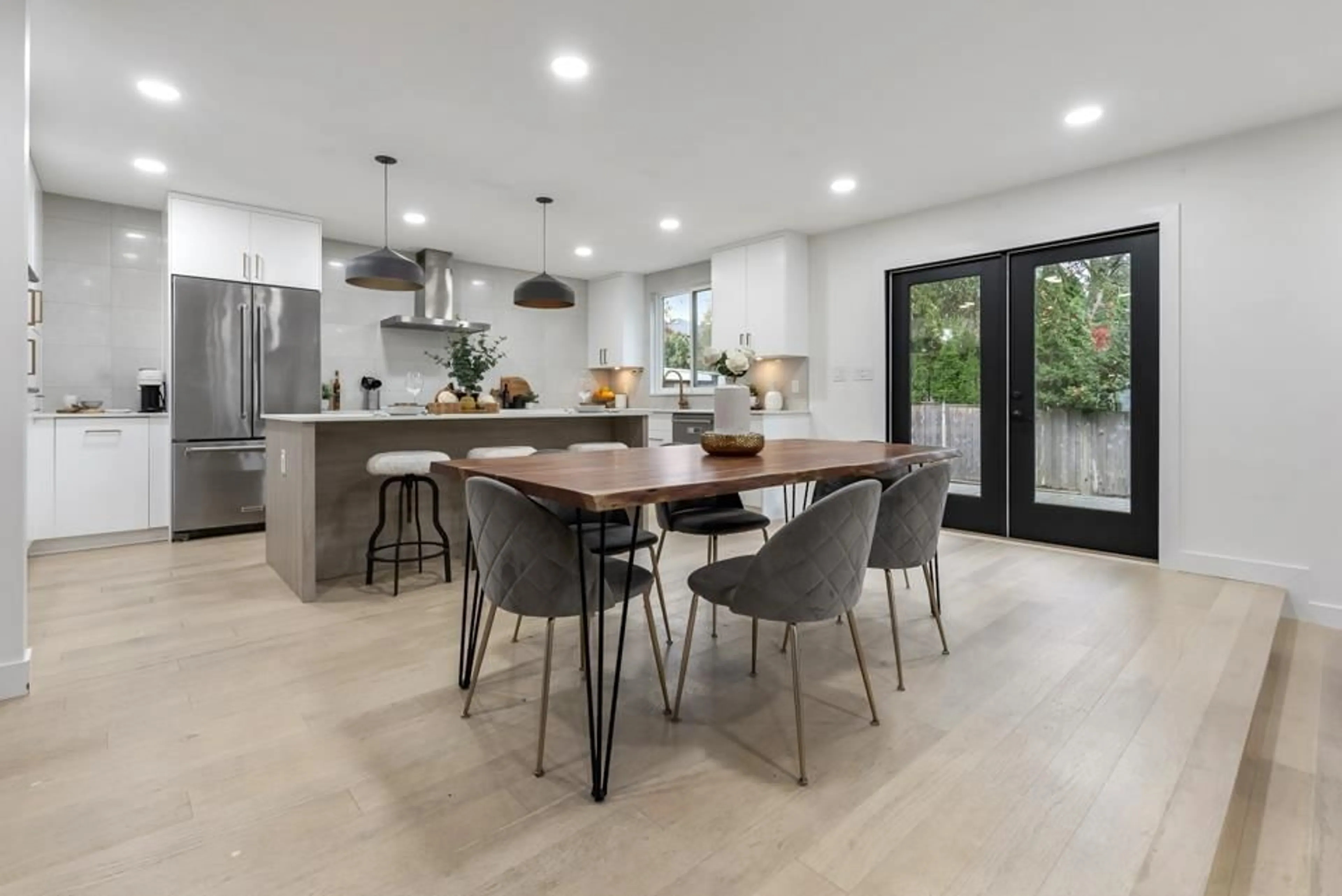 Open concept kitchen, unknown for 14041 88A, Surrey British Columbia V3V7H4