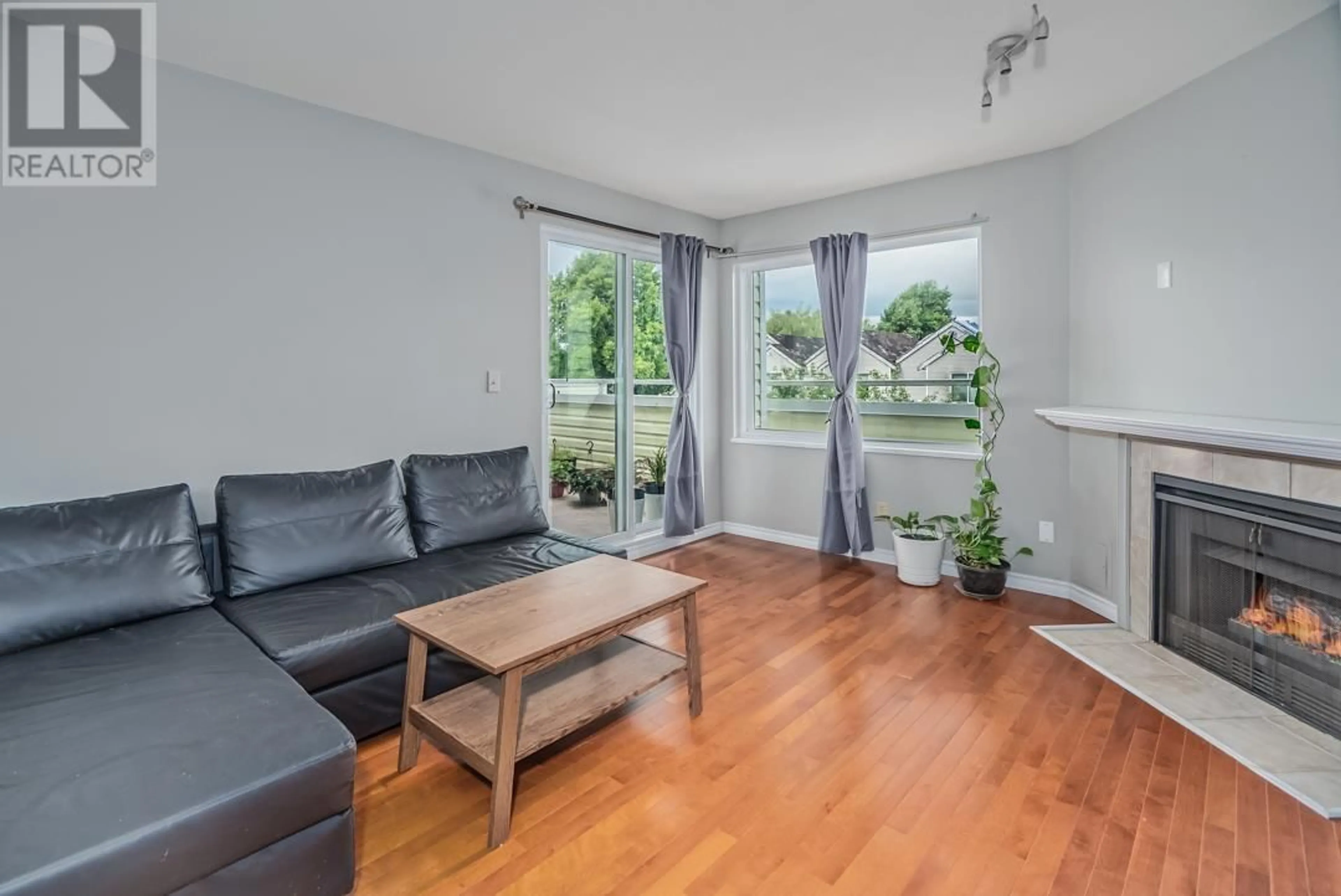 Living room with furniture, wood/laminate floor for 23 - 5661 LADNER TRUNK ROAD, Delta British Columbia V4K1X3