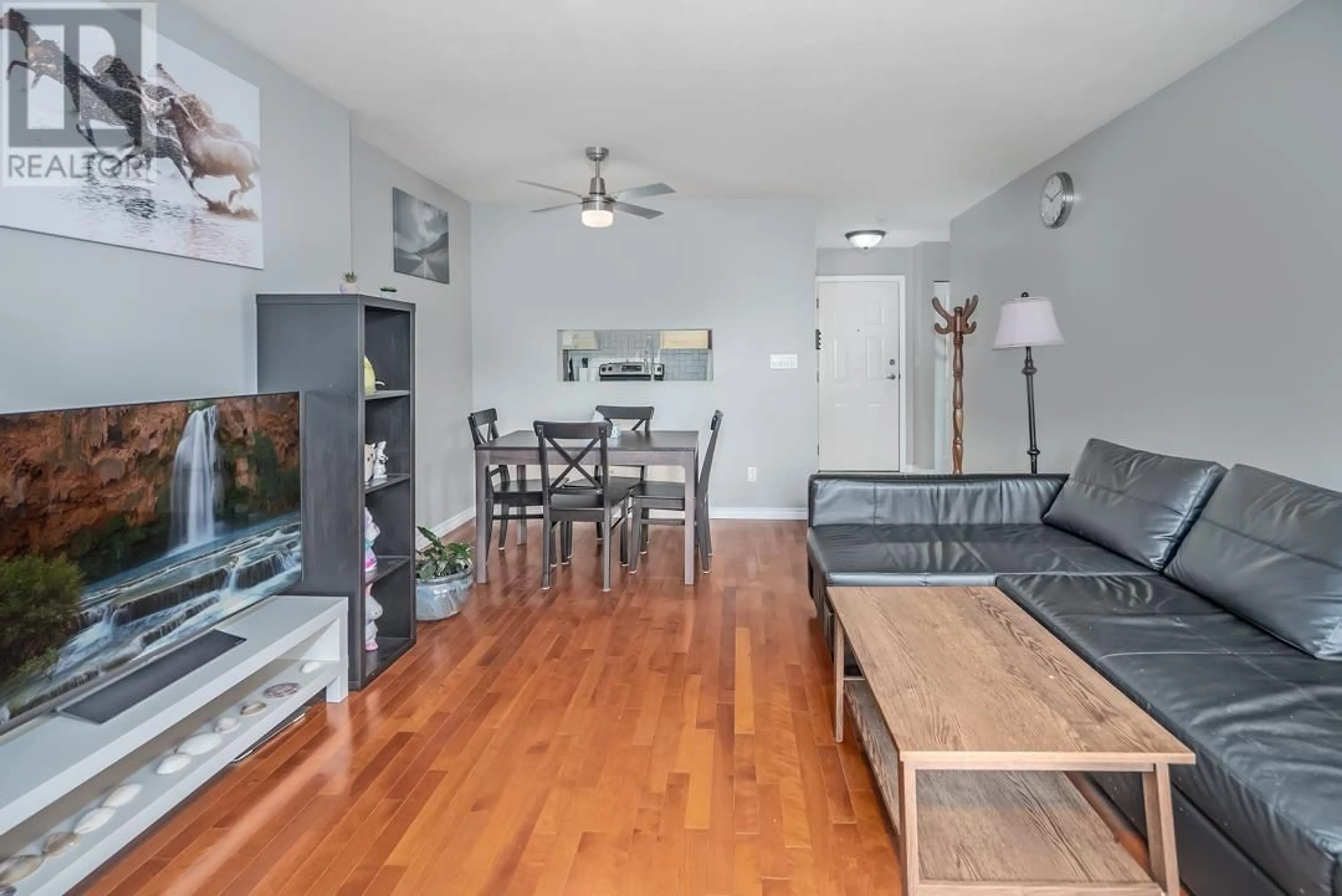 Living room with furniture, wood/laminate floor for 23 - 5661 LADNER TRUNK ROAD, Delta British Columbia V4K1X3