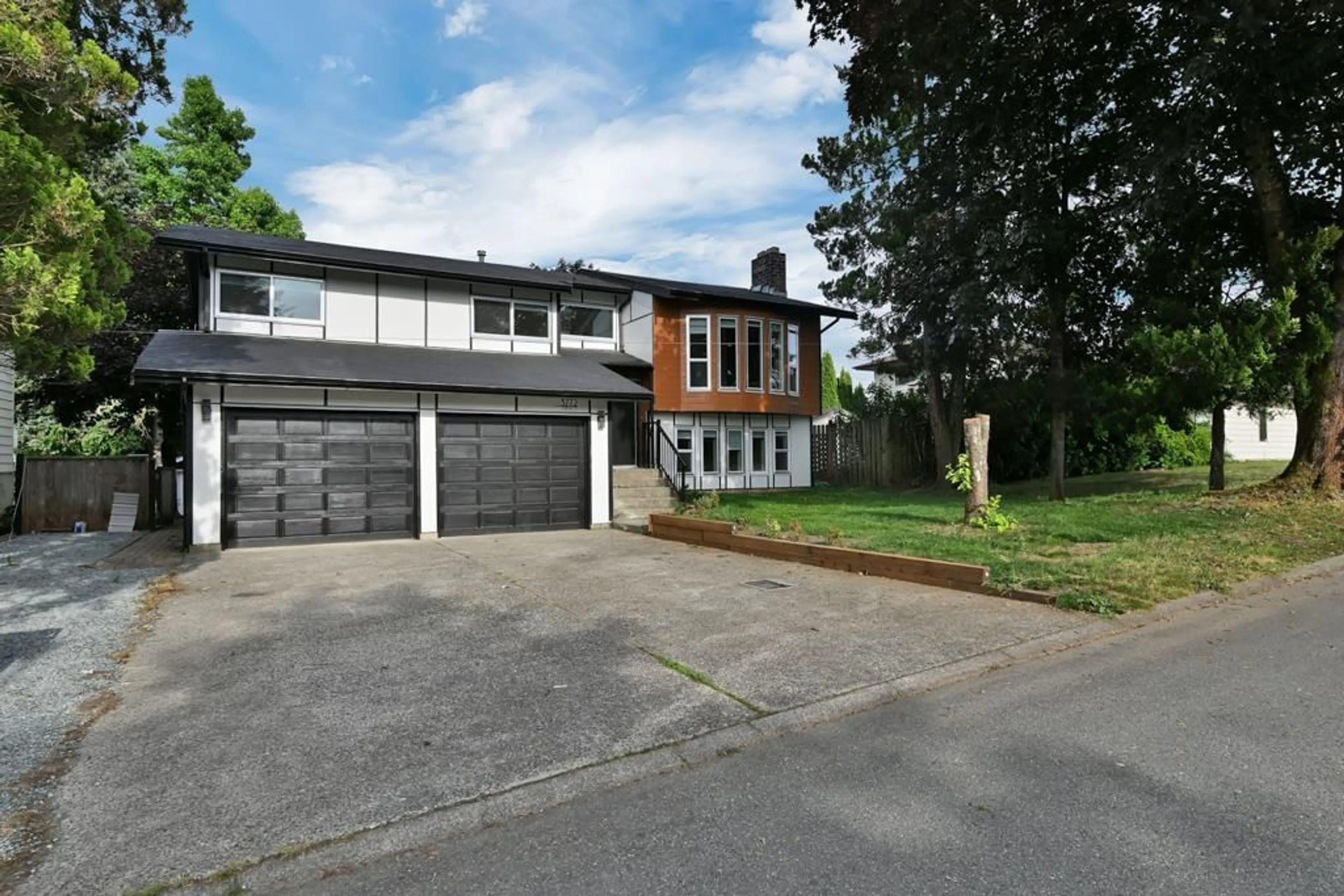 Home with brick exterior material, street for 3772 LINDSAY, Abbotsford British Columbia V2S7A3