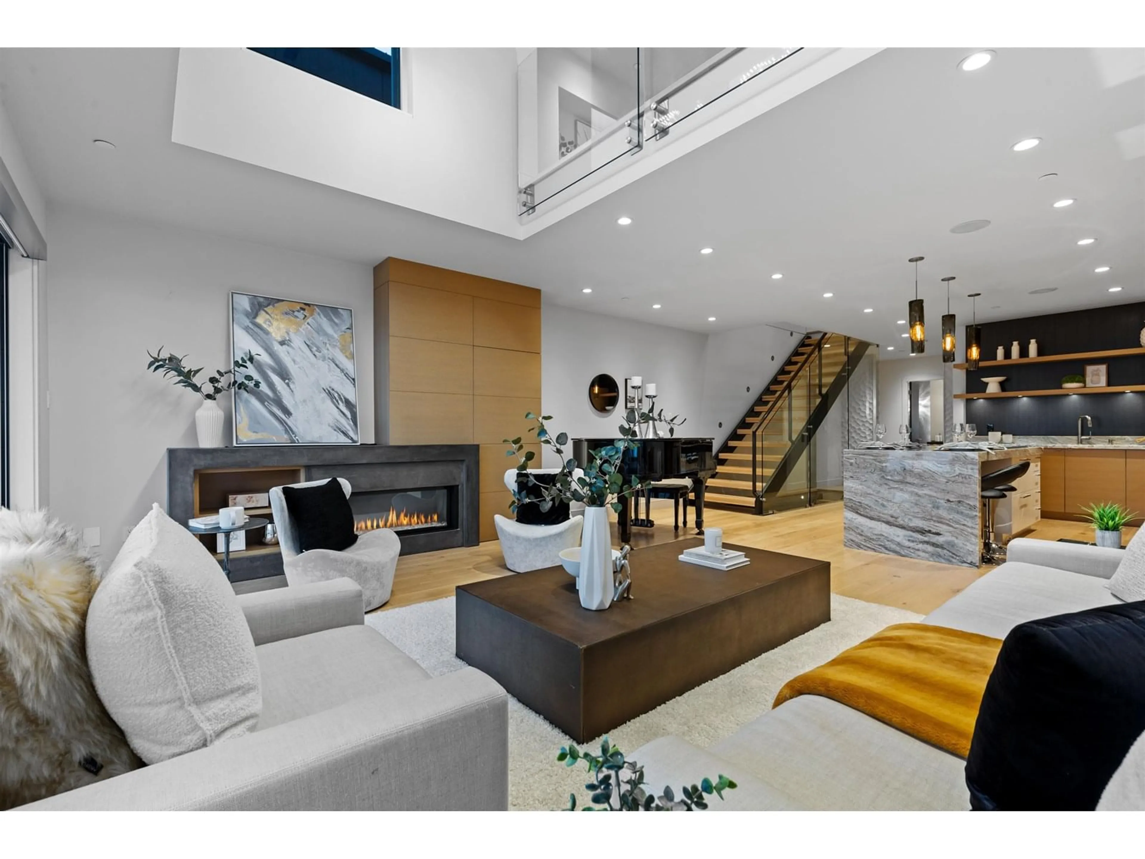 Living room with furniture, unknown for 14559 MARINE, White Rock British Columbia V4A0A9