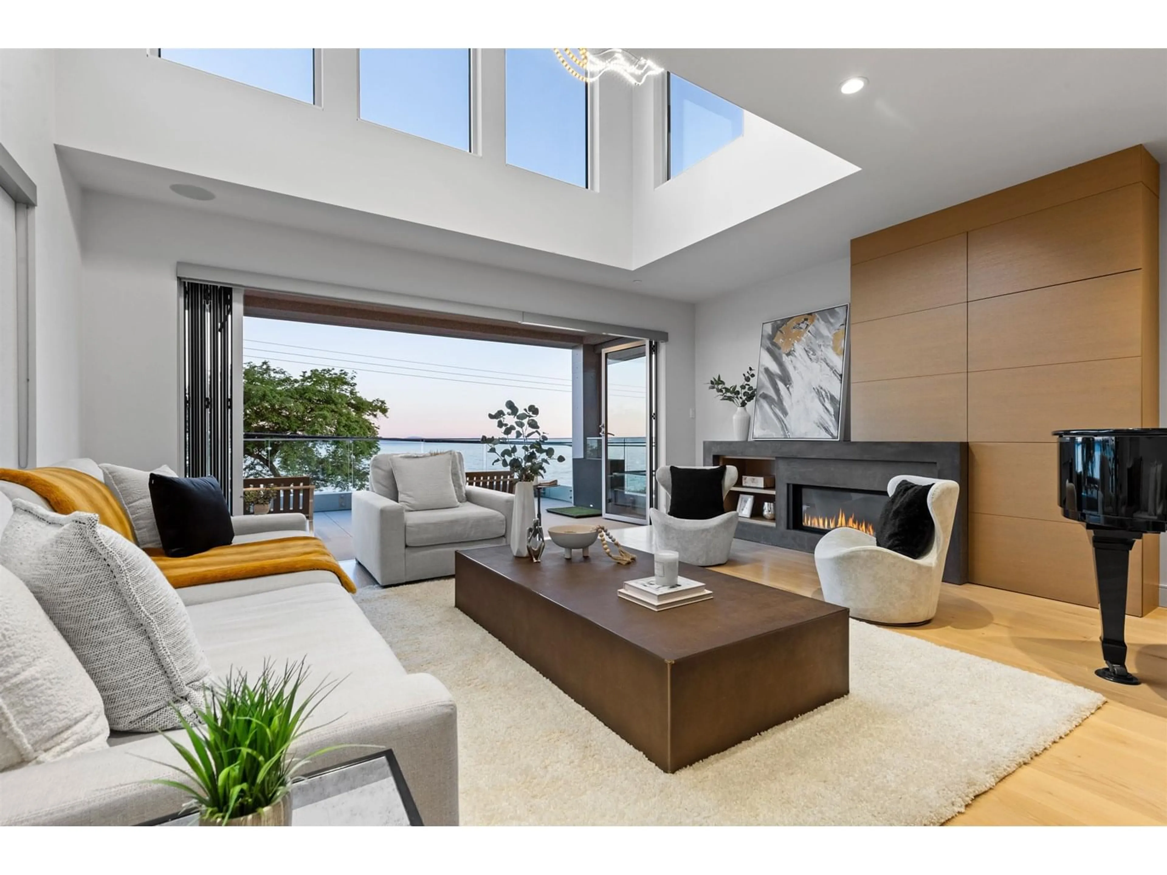 Living room with furniture, unknown for 14559 MARINE, White Rock British Columbia V4A0A9