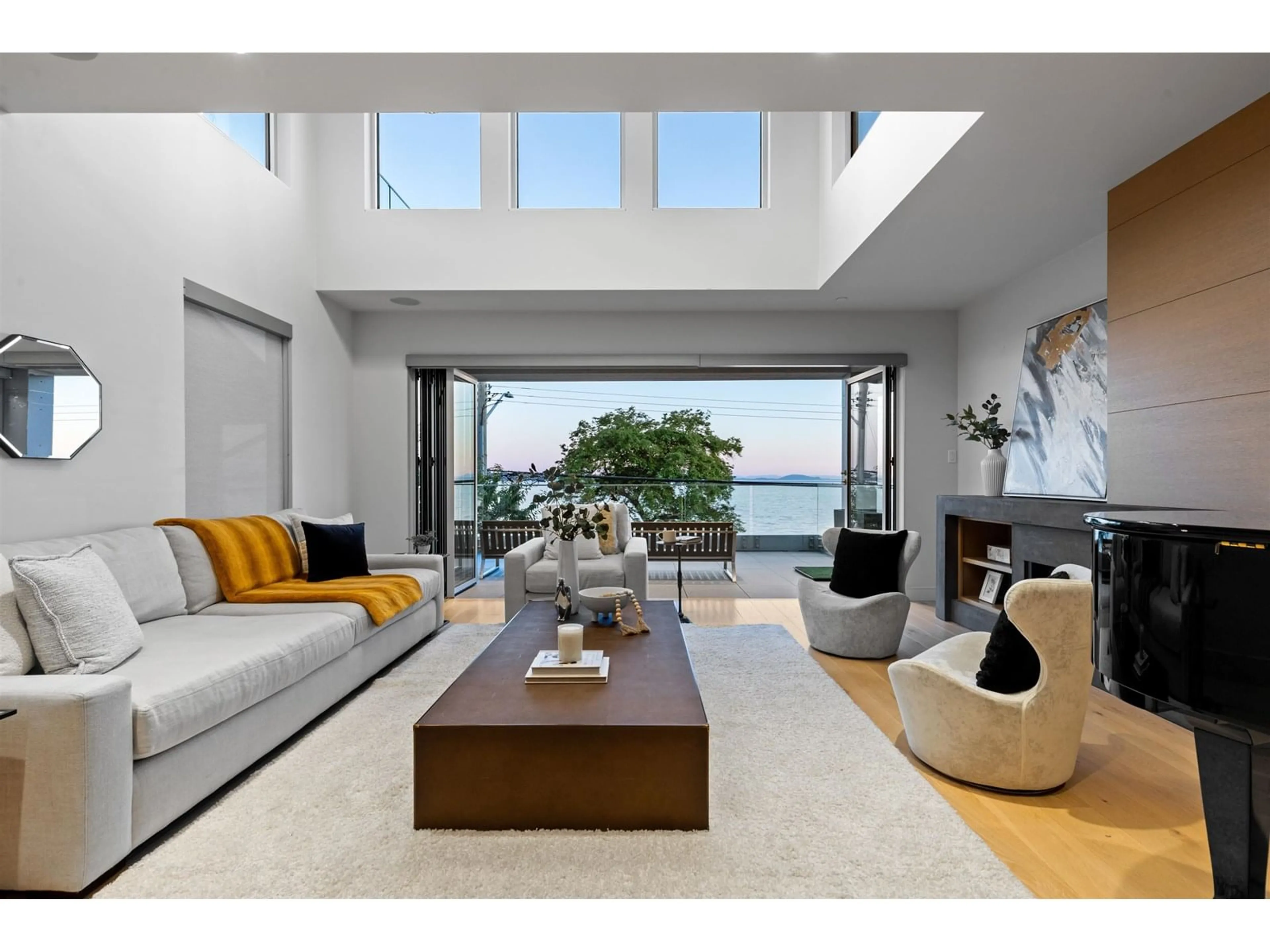 Living room with furniture, unknown for 14559 MARINE, White Rock British Columbia V4A0A9