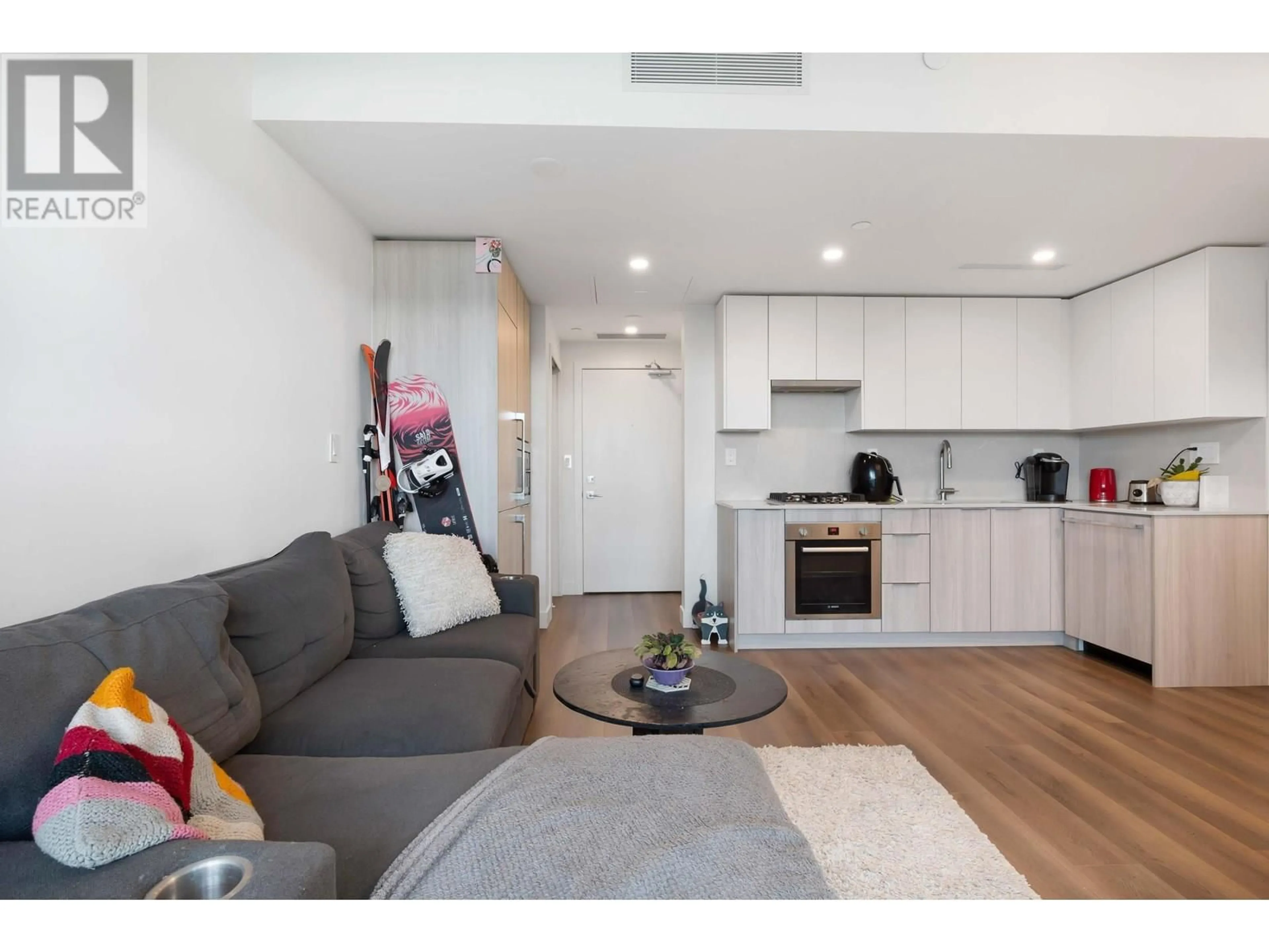 Living room with furniture, wood/laminate floor for 1405 - 901 LOUGHEED HIGHWAY, Coquitlam British Columbia V3K0J3