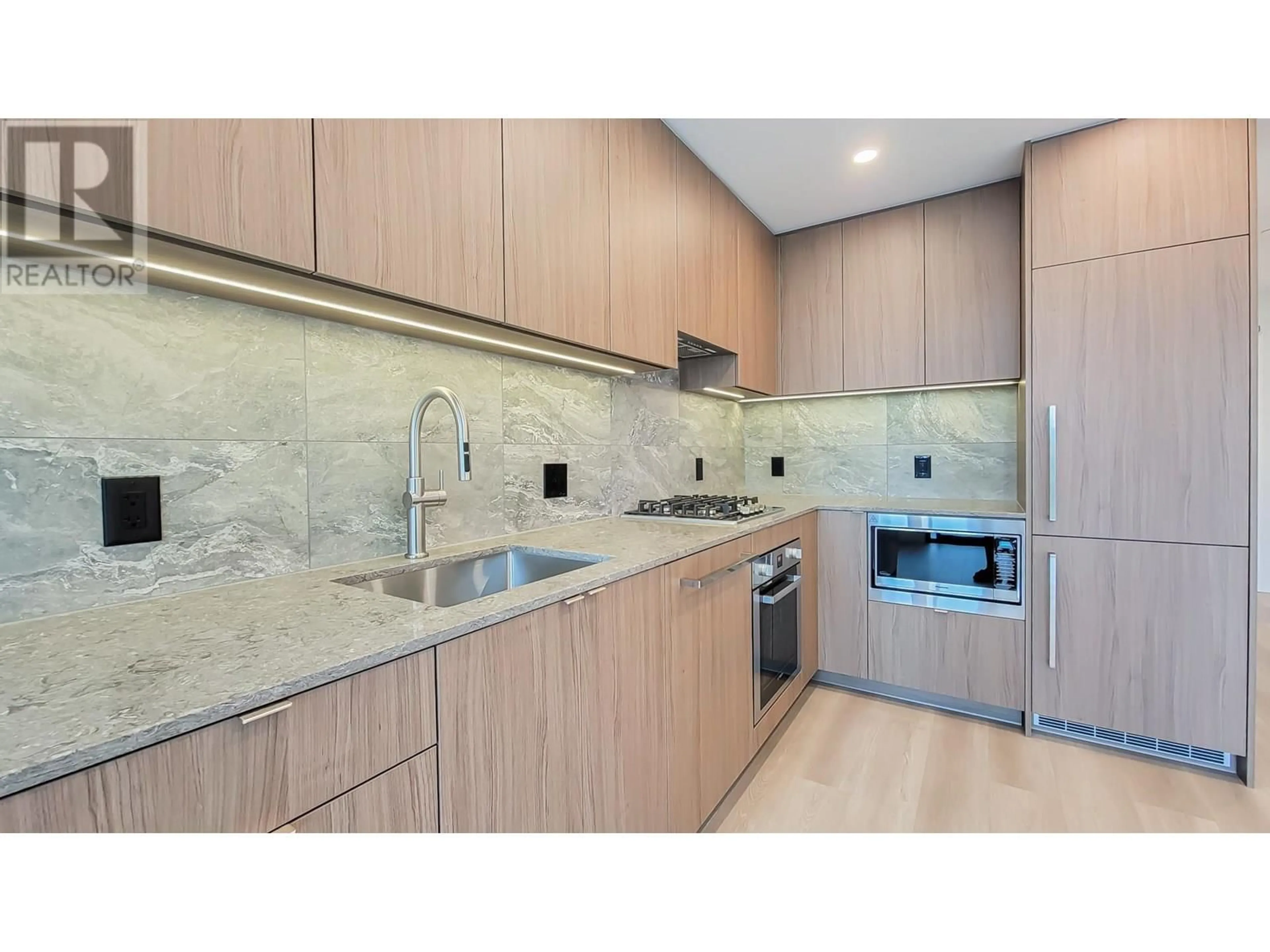 Standard kitchen, ceramic/tile floor for 801 - 626 CLAREMONT STREET, Coquitlam British Columbia V3J0T1