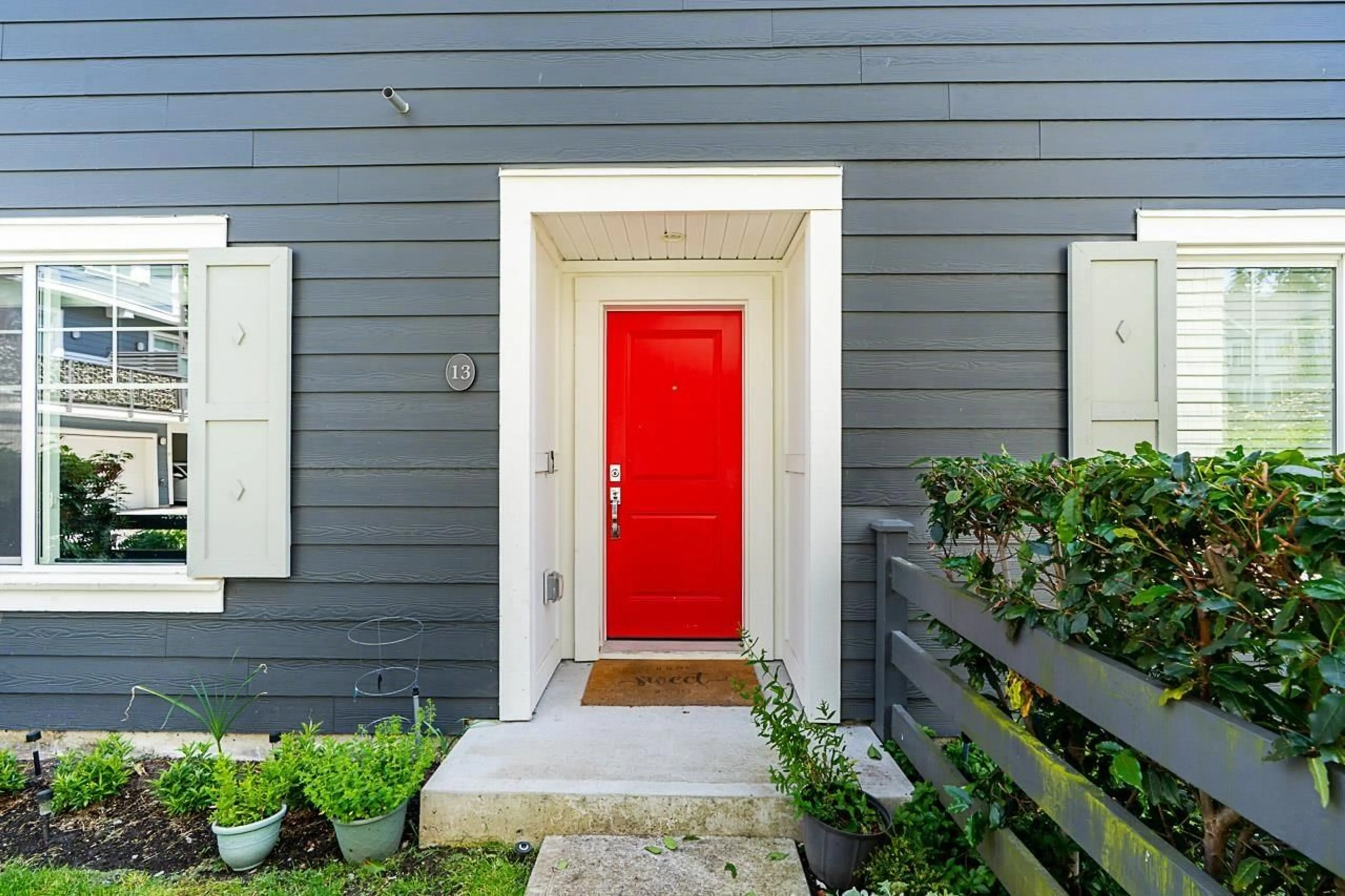 Indoor entryway for 13 - 16678 25, Surrey British Columbia V2Z0Z2