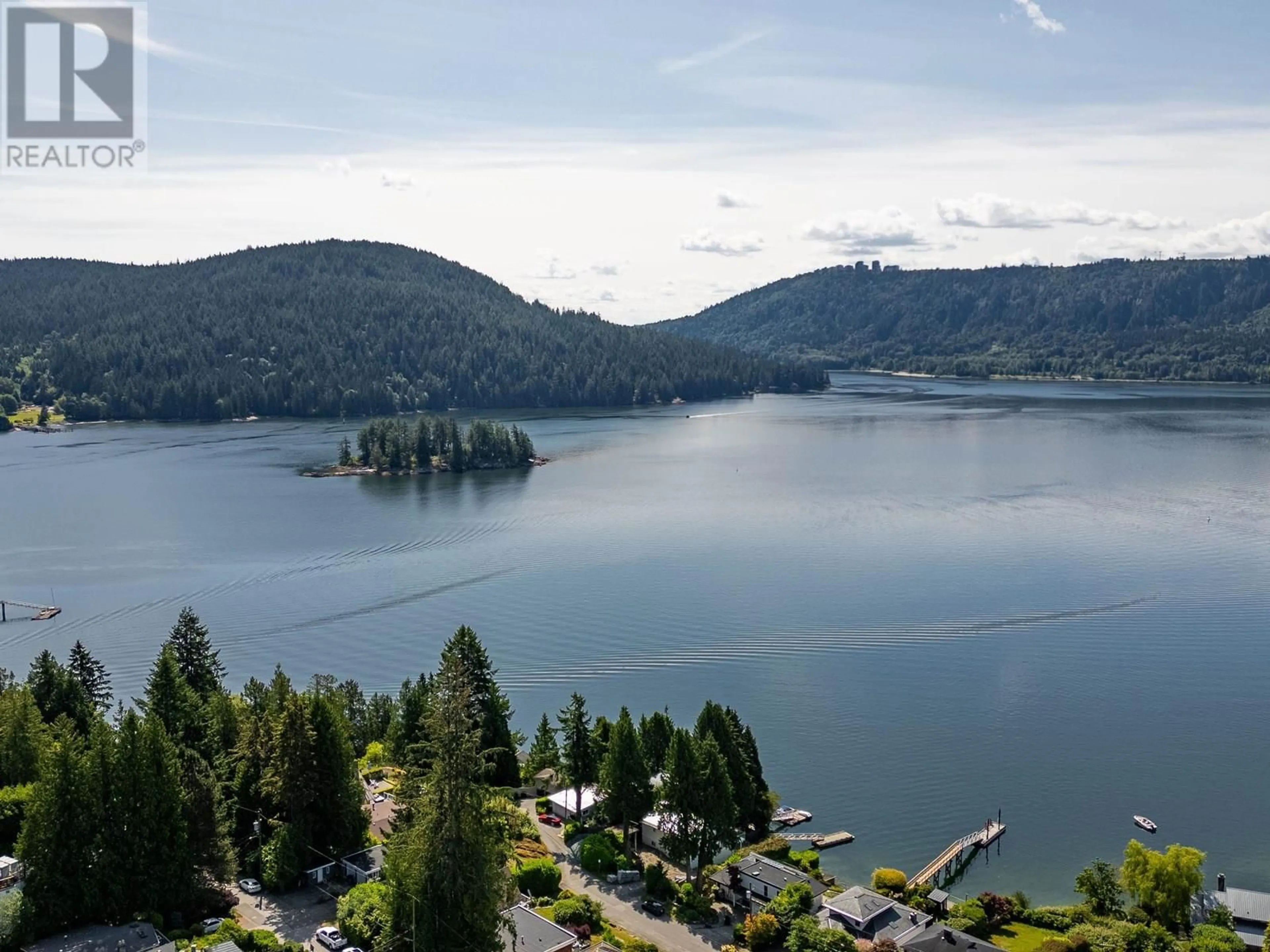 A pic from outside/outdoor area/front of a property/back of a property/a pic from drone, water/lake/river/ocean view for 4515 STONEHAVEN AVENUE, North Vancouver British Columbia V7G1E7