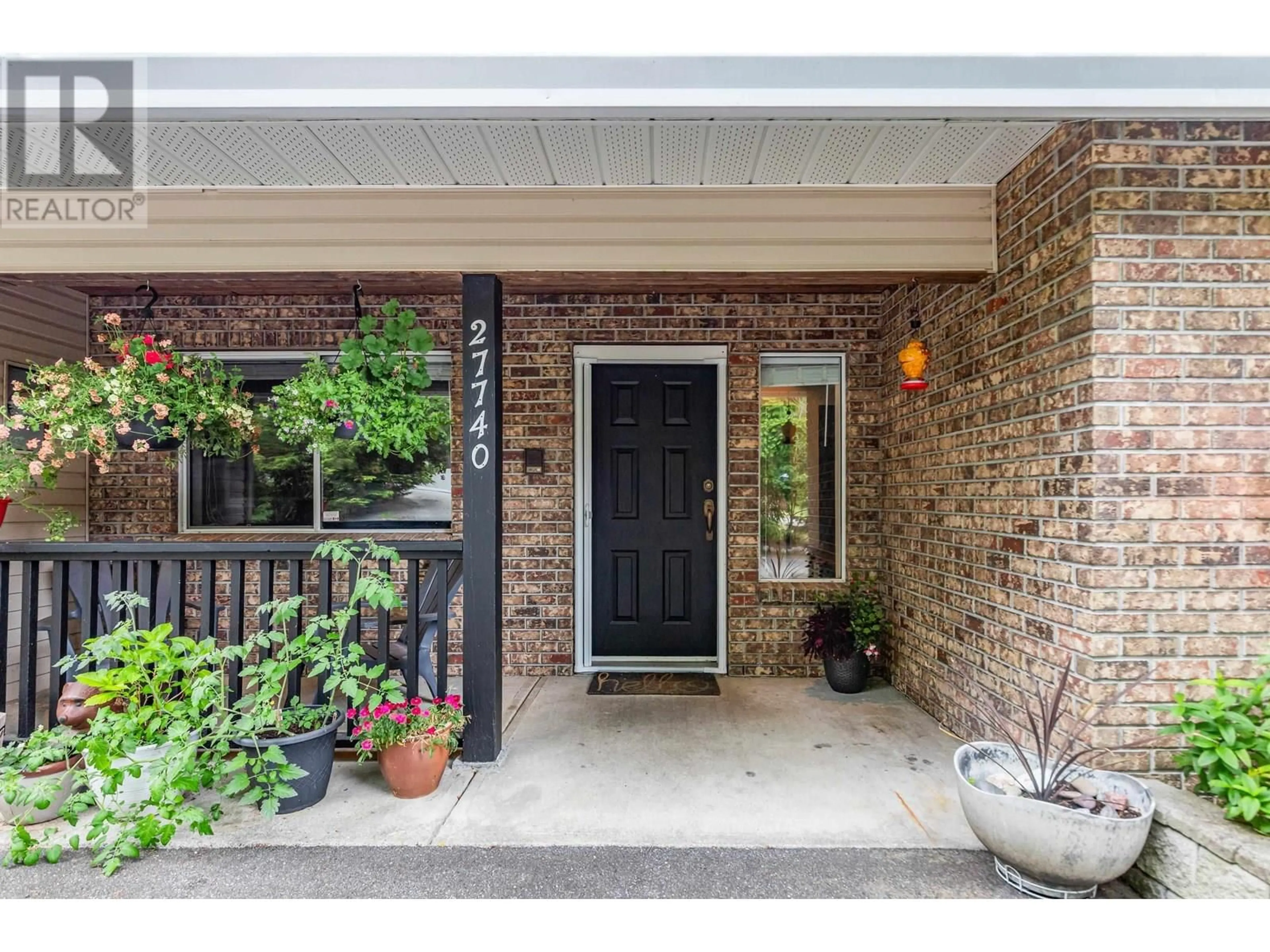 Indoor entryway for 27740 SAYERS CRESCENT, Maple Ridge British Columbia V2W1N4