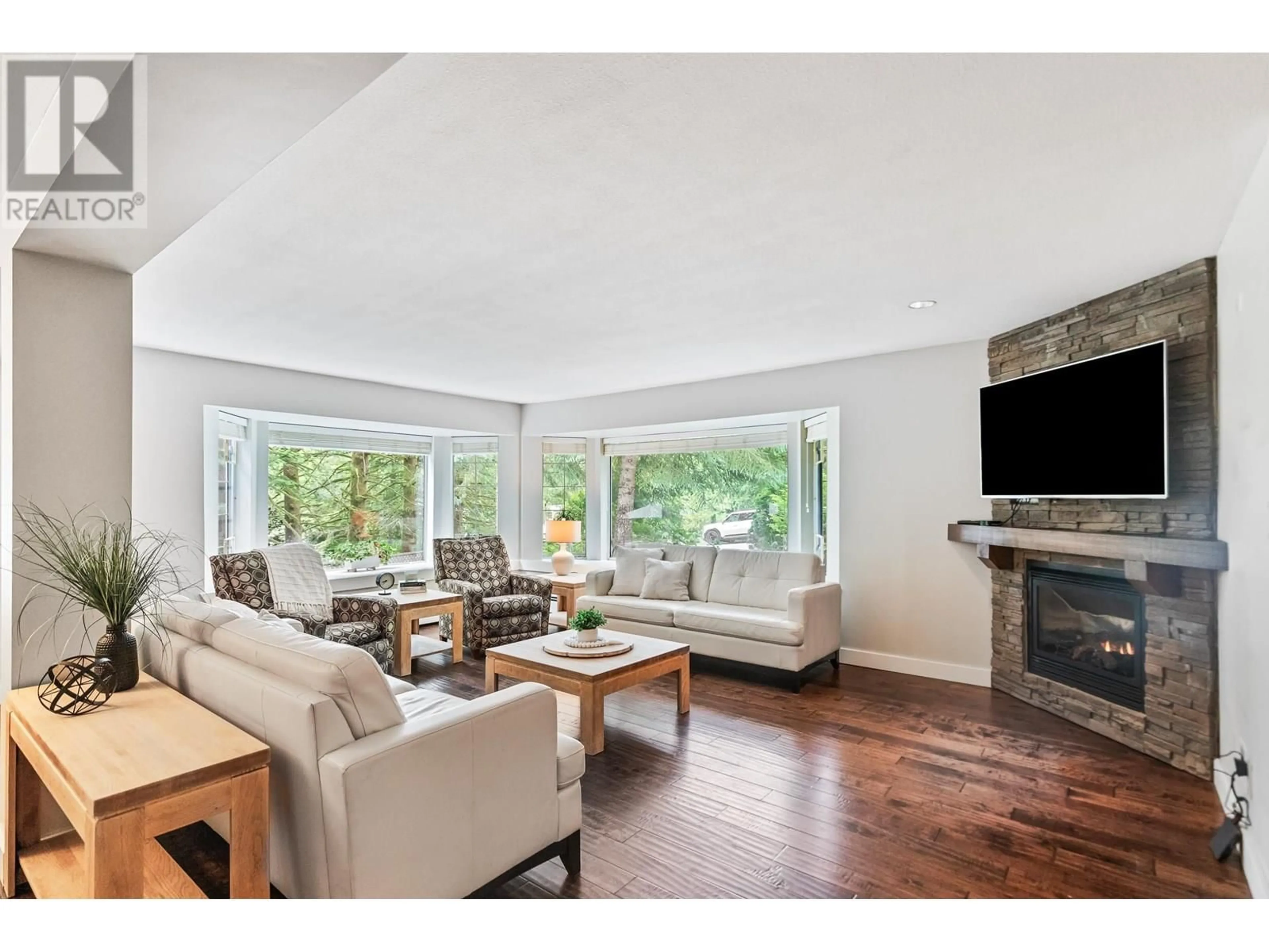 Living room with furniture, wood/laminate floor for 27740 SAYERS CRESCENT, Maple Ridge British Columbia V2W1N4