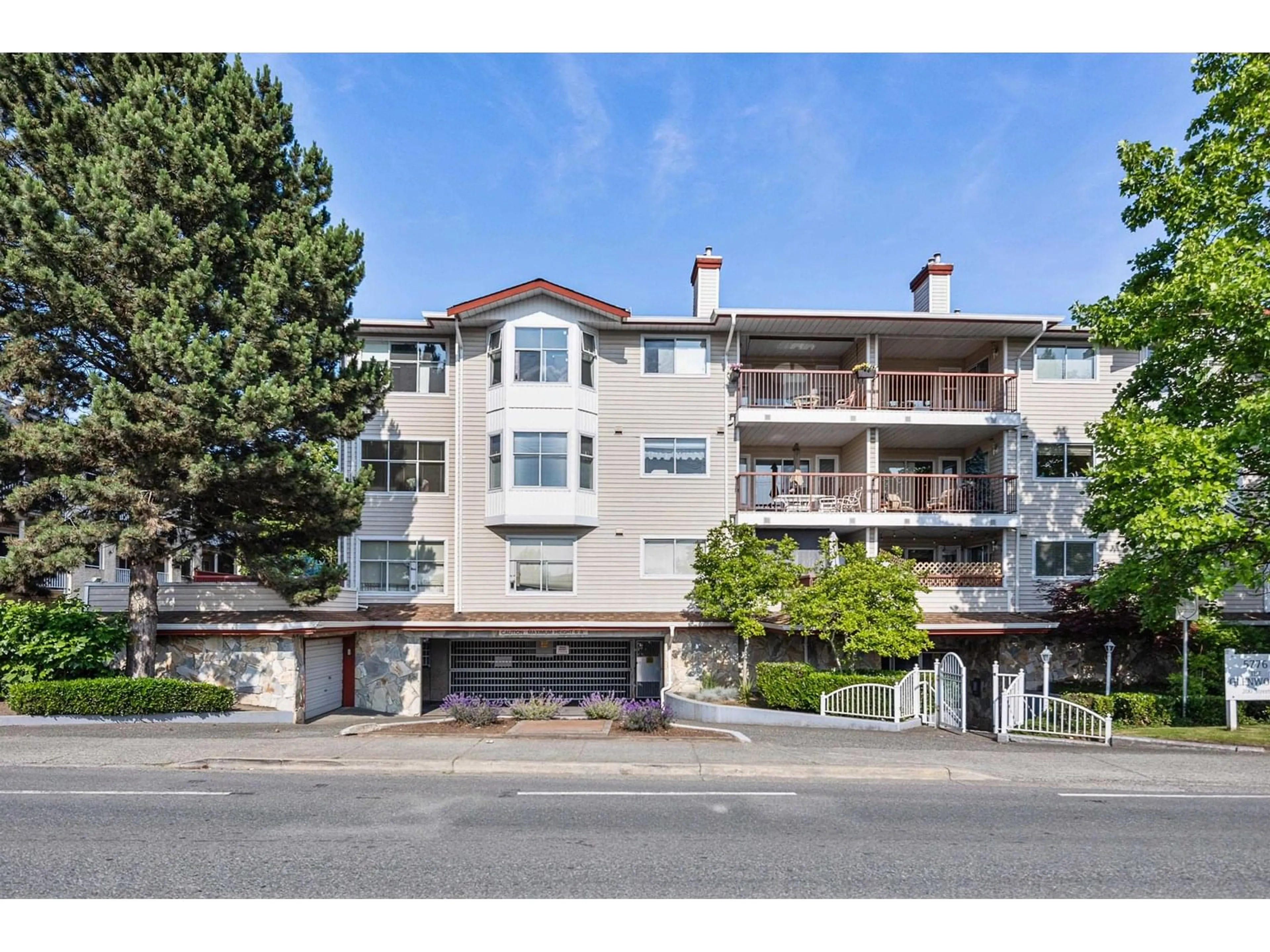A pic from outside/outdoor area/front of a property/back of a property/a pic from drone, unknown for 307 - 5776 200, Langley British Columbia V3A1M8