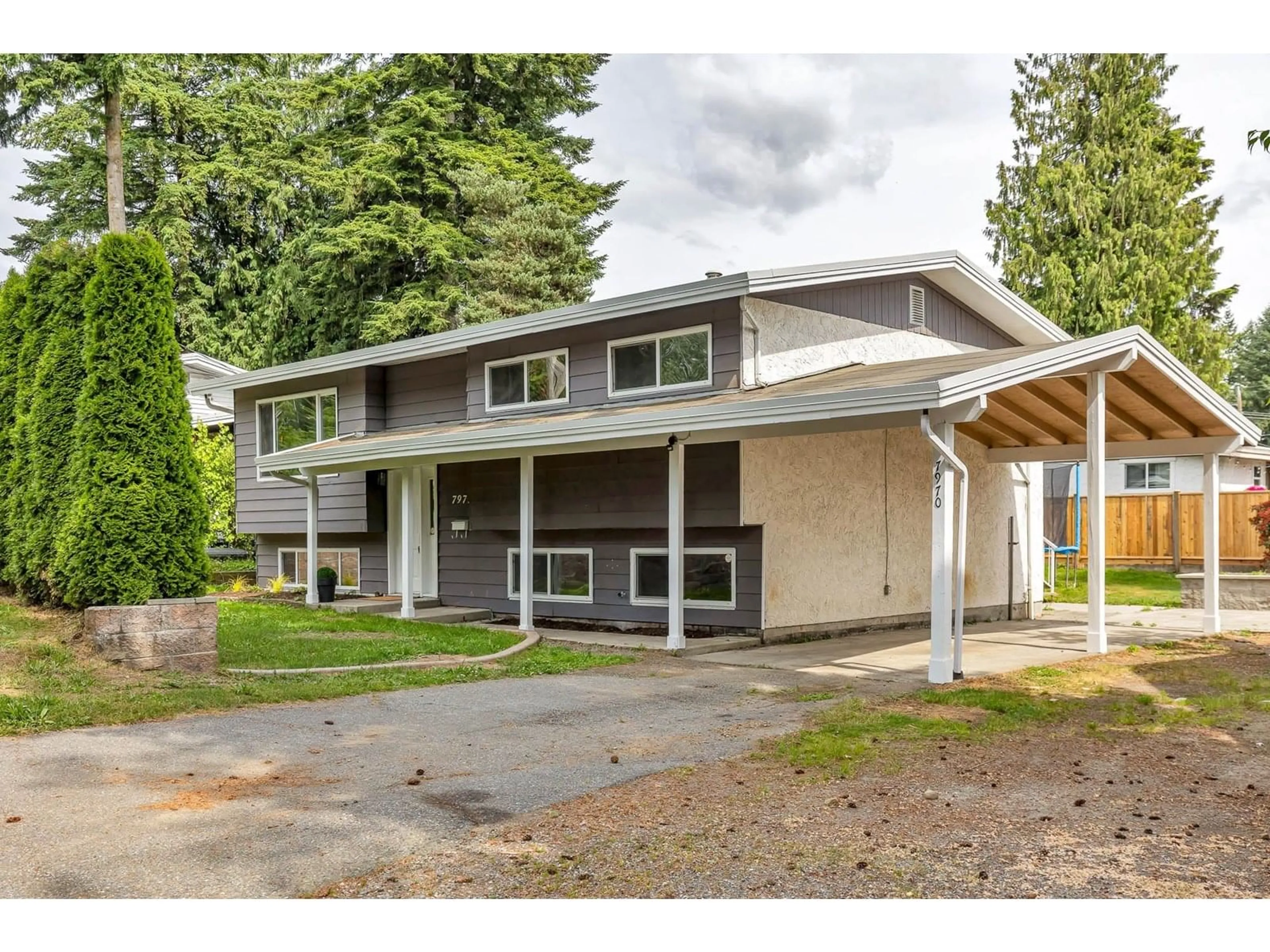 Home with vinyl exterior material, unknown for 7970 BURDOCK, Mission British Columbia V2V4Y1