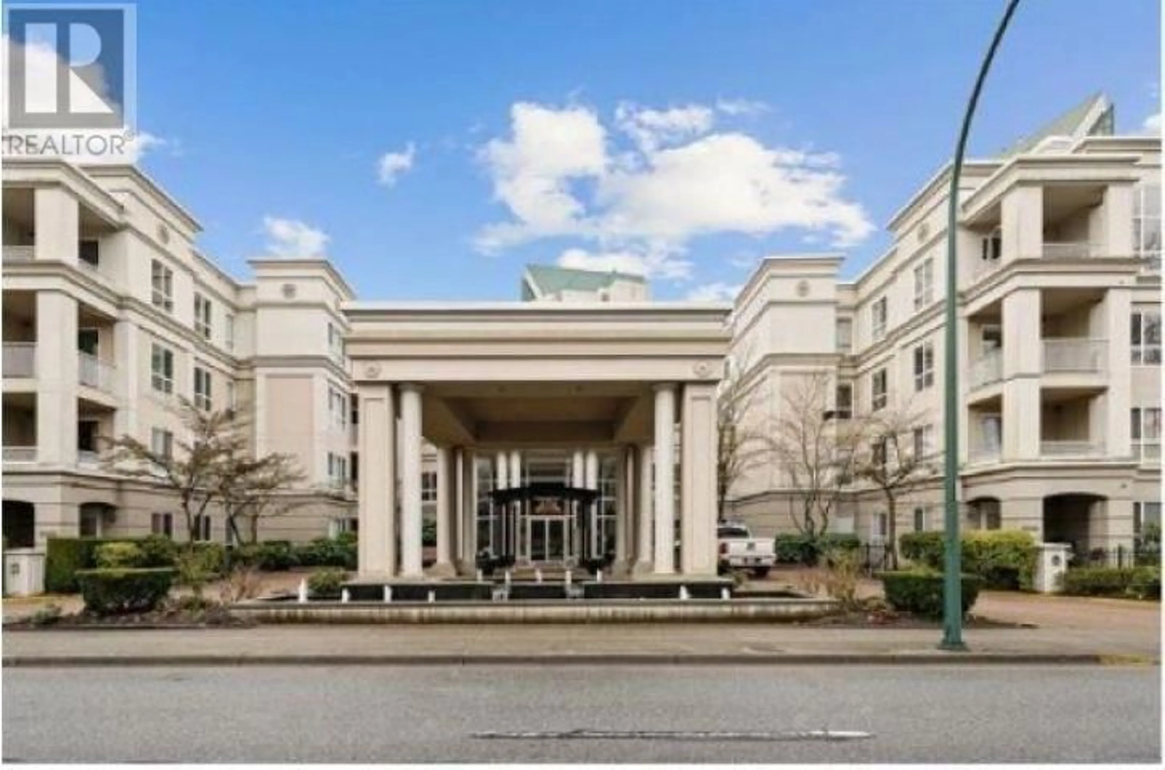 Unknown for 320 - 3098 GUILDFORD WAY, Coquitlam British Columbia V3B7W8