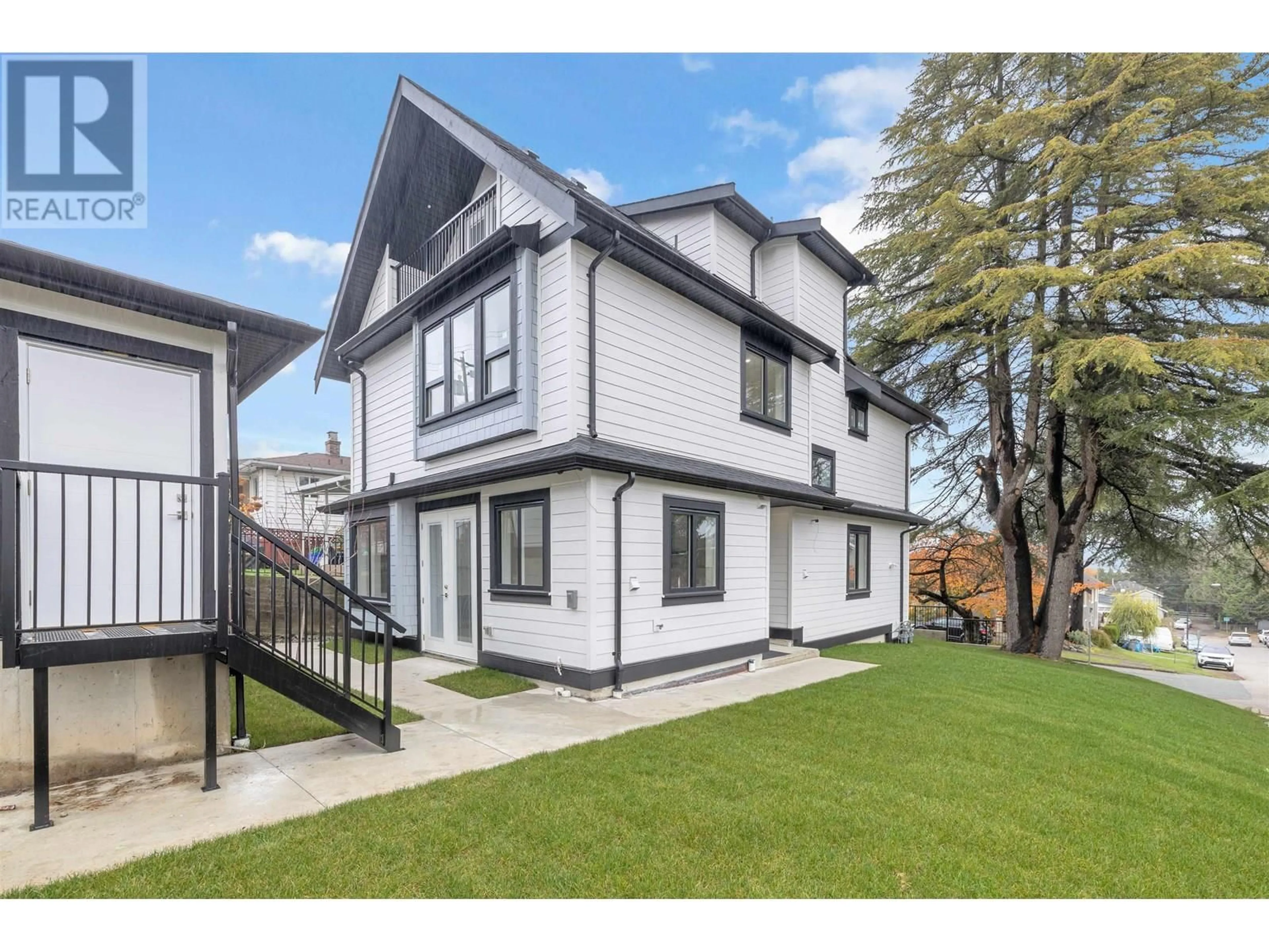 Home with vinyl exterior material, street for 4325 KAMLOOPS STREET, Vancouver British Columbia V5R1M8