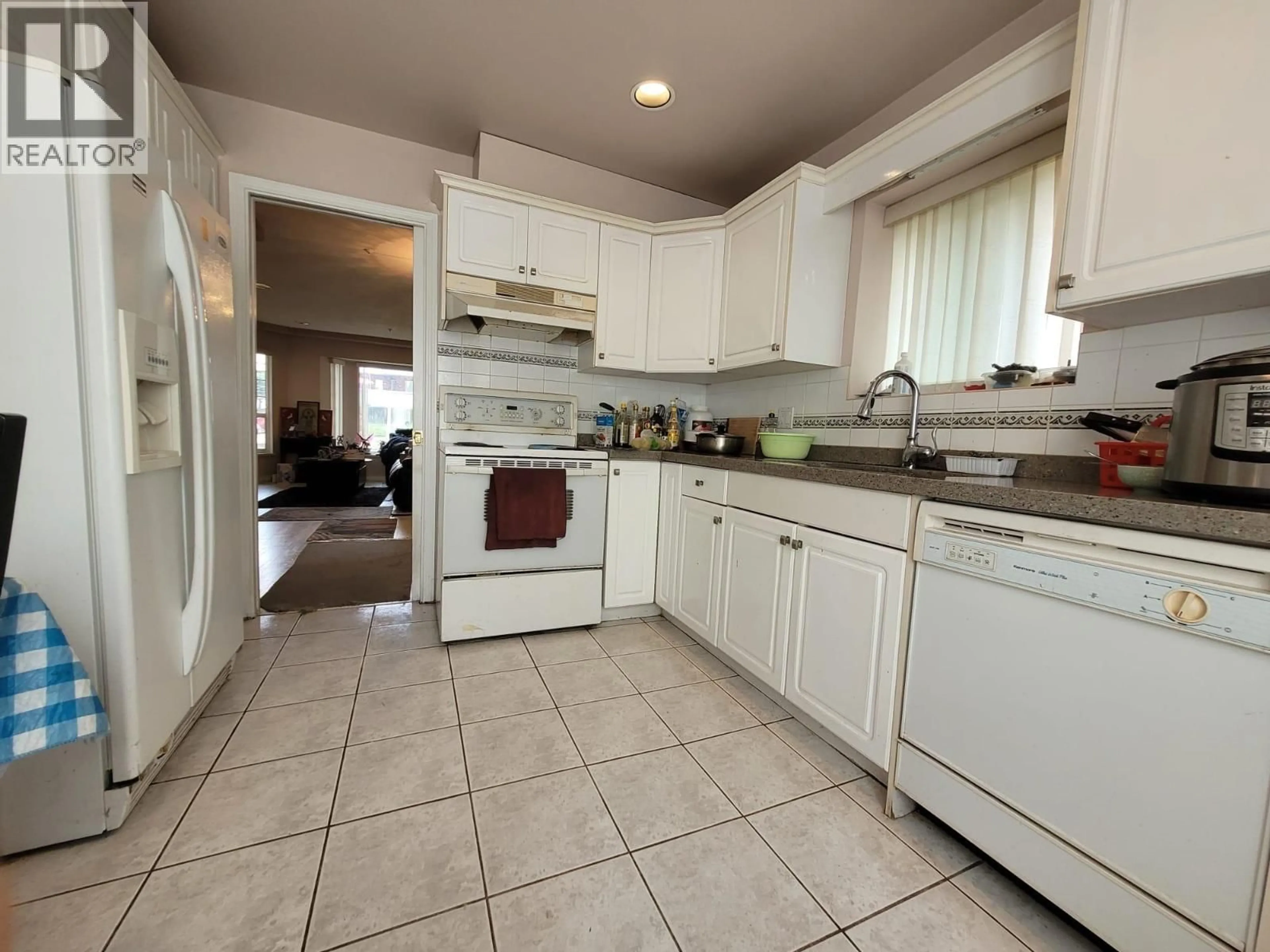 Standard kitchen, ceramic/tile floor for 3596 TURNER STREET, Vancouver British Columbia V5K2H9