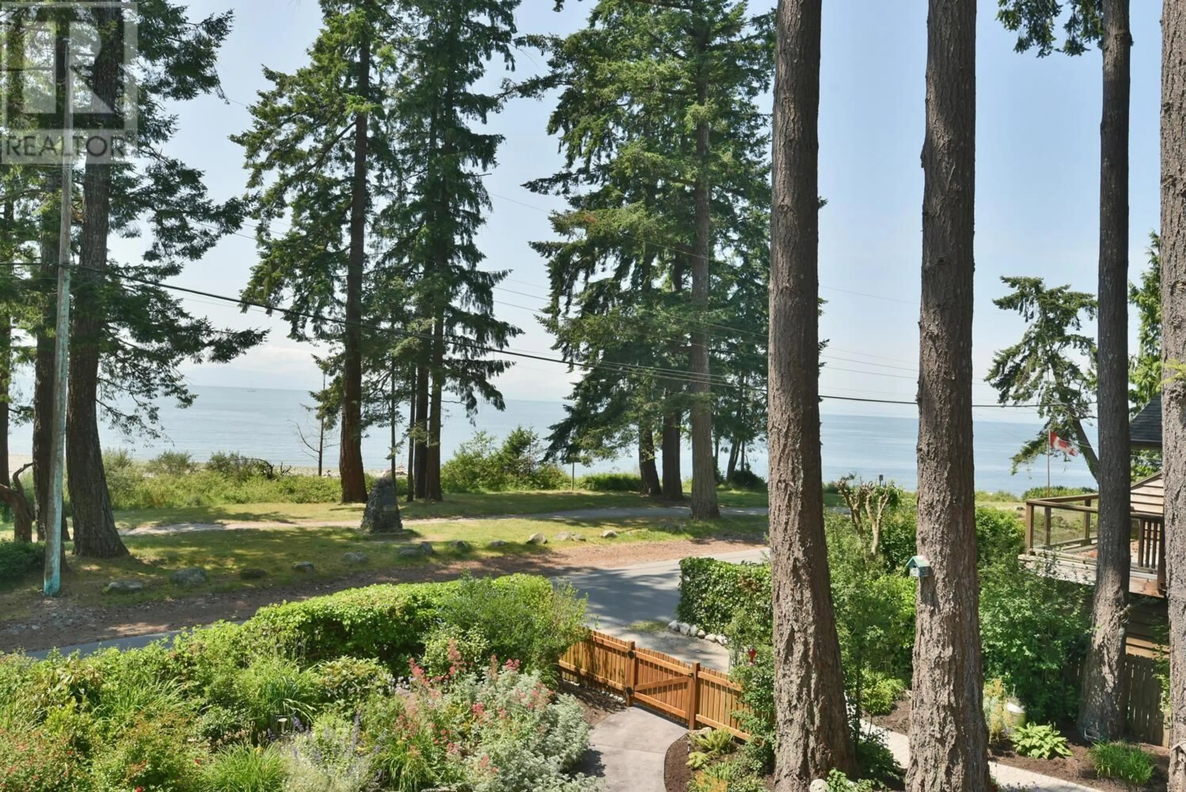 Patio, water/lake/river/ocean view for 1590 OCEAN BEACH, Gibsons British Columbia V0N1V5