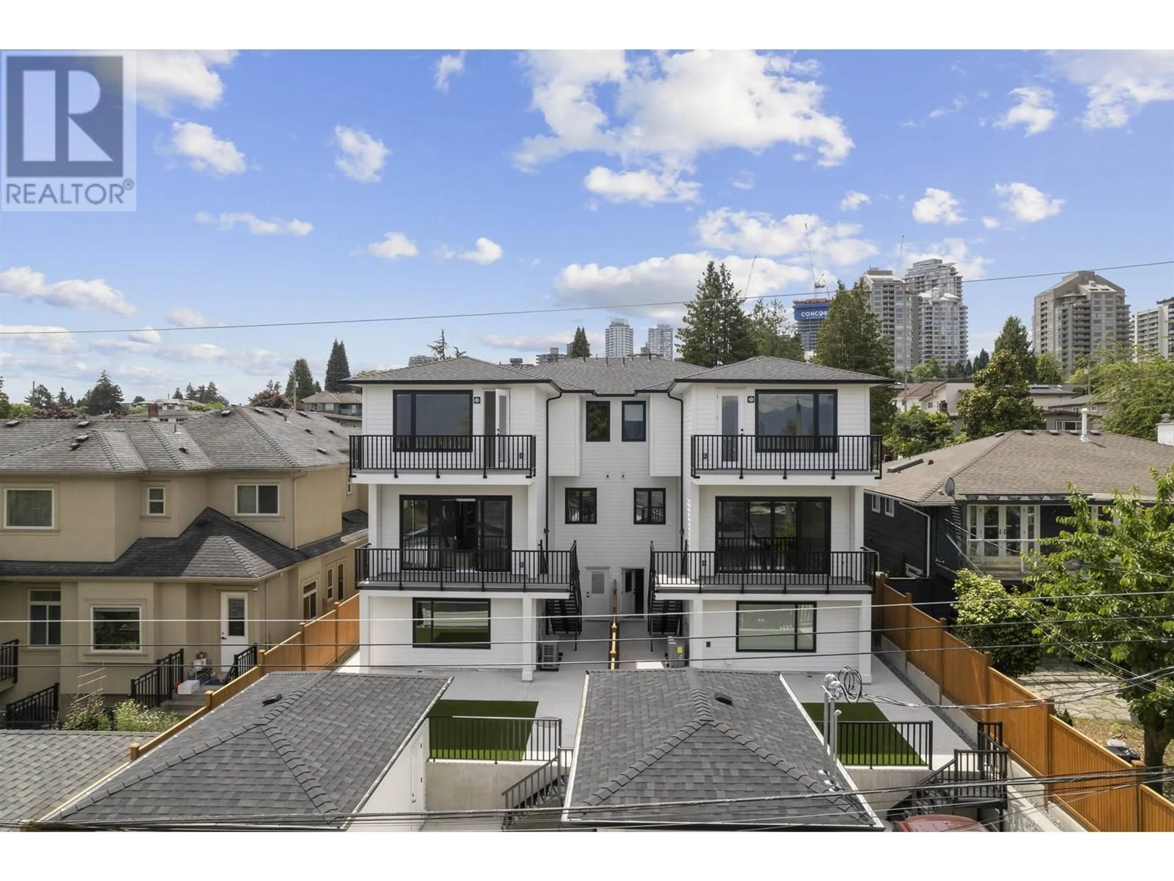 A pic from outside/outdoor area/front of a property/back of a property/a pic from drone, unknown for 2 - 4955 GRAFTON STREET, Burnaby British Columbia V5H1M5