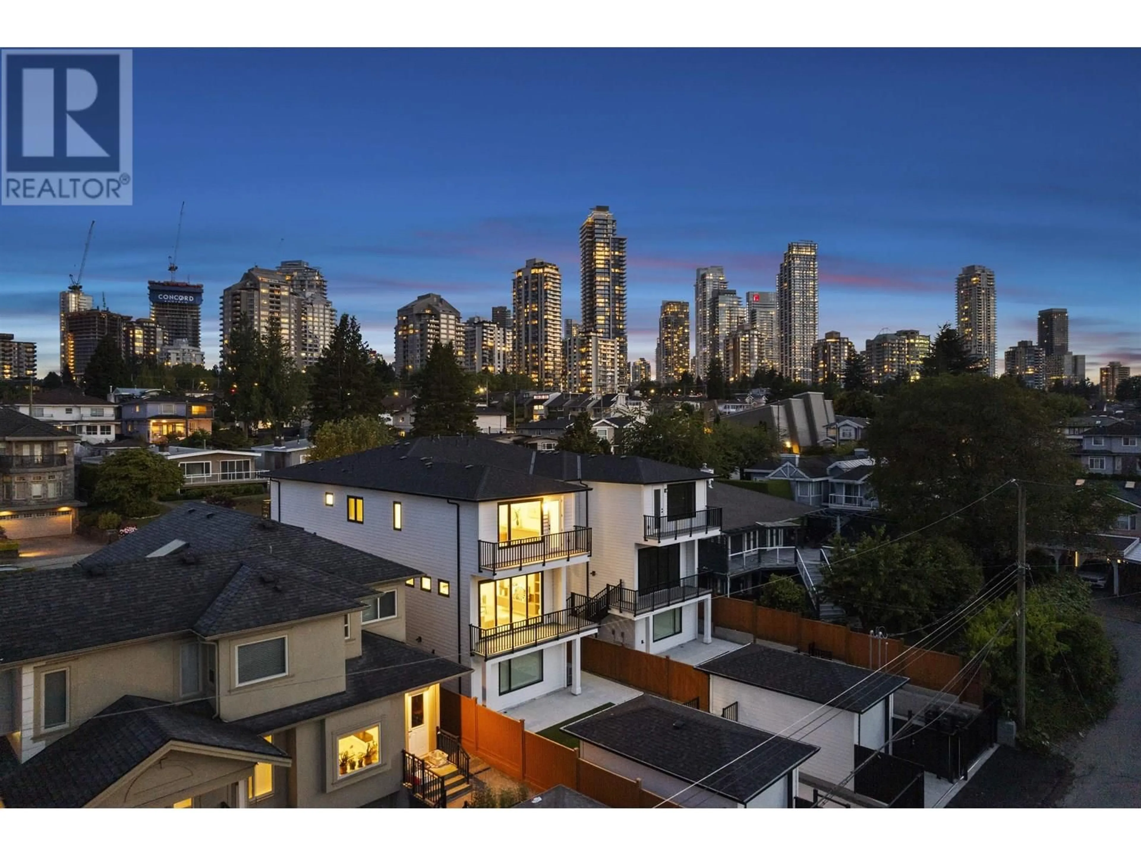 A pic from outside/outdoor area/front of a property/back of a property/a pic from drone, city buildings view from balcony for 2 - 4955 GRAFTON STREET, Burnaby British Columbia V5H1M5