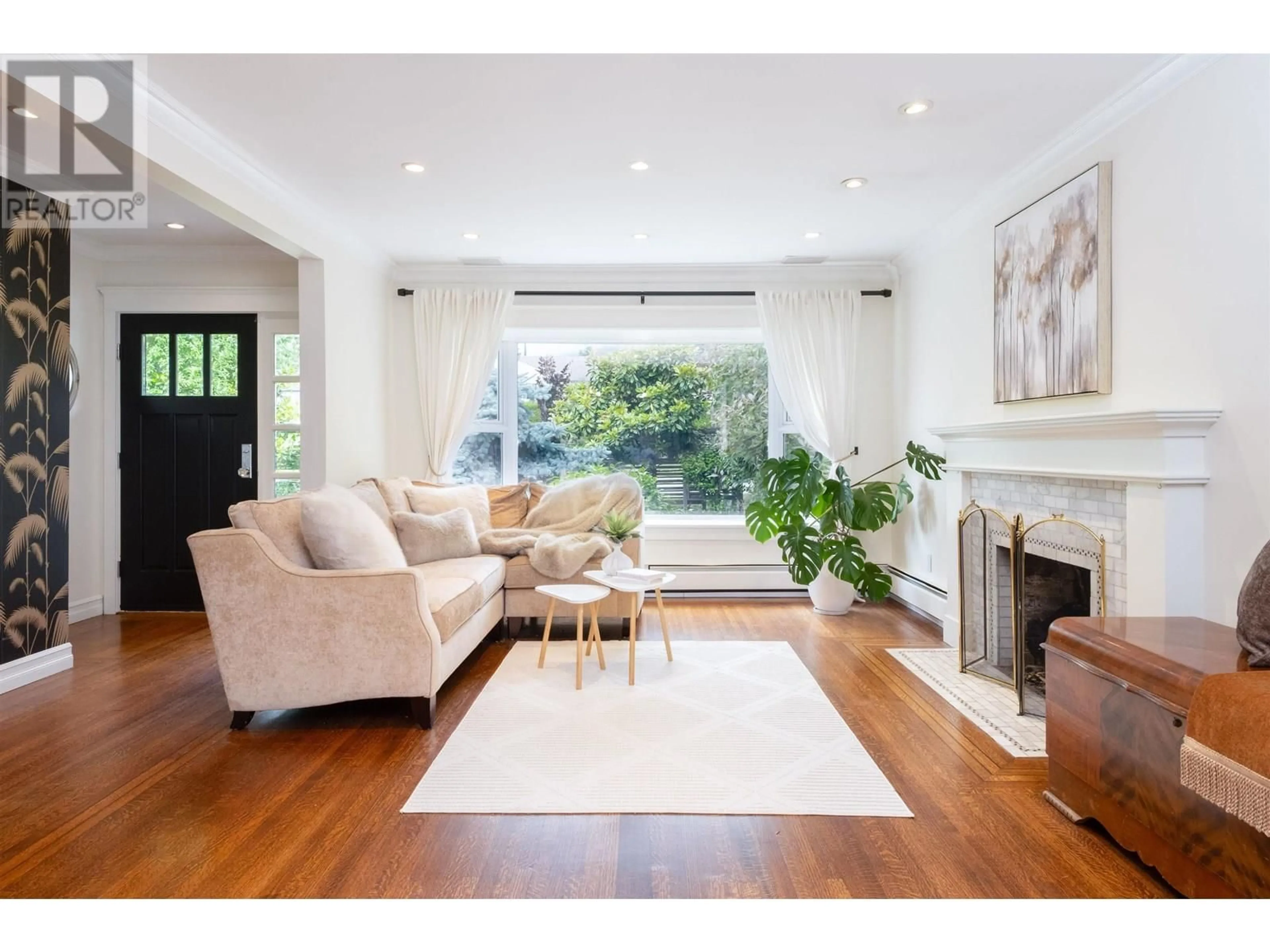 Living room with furniture, unknown for 445 26TH STREET, North Vancouver British Columbia V7N2G9