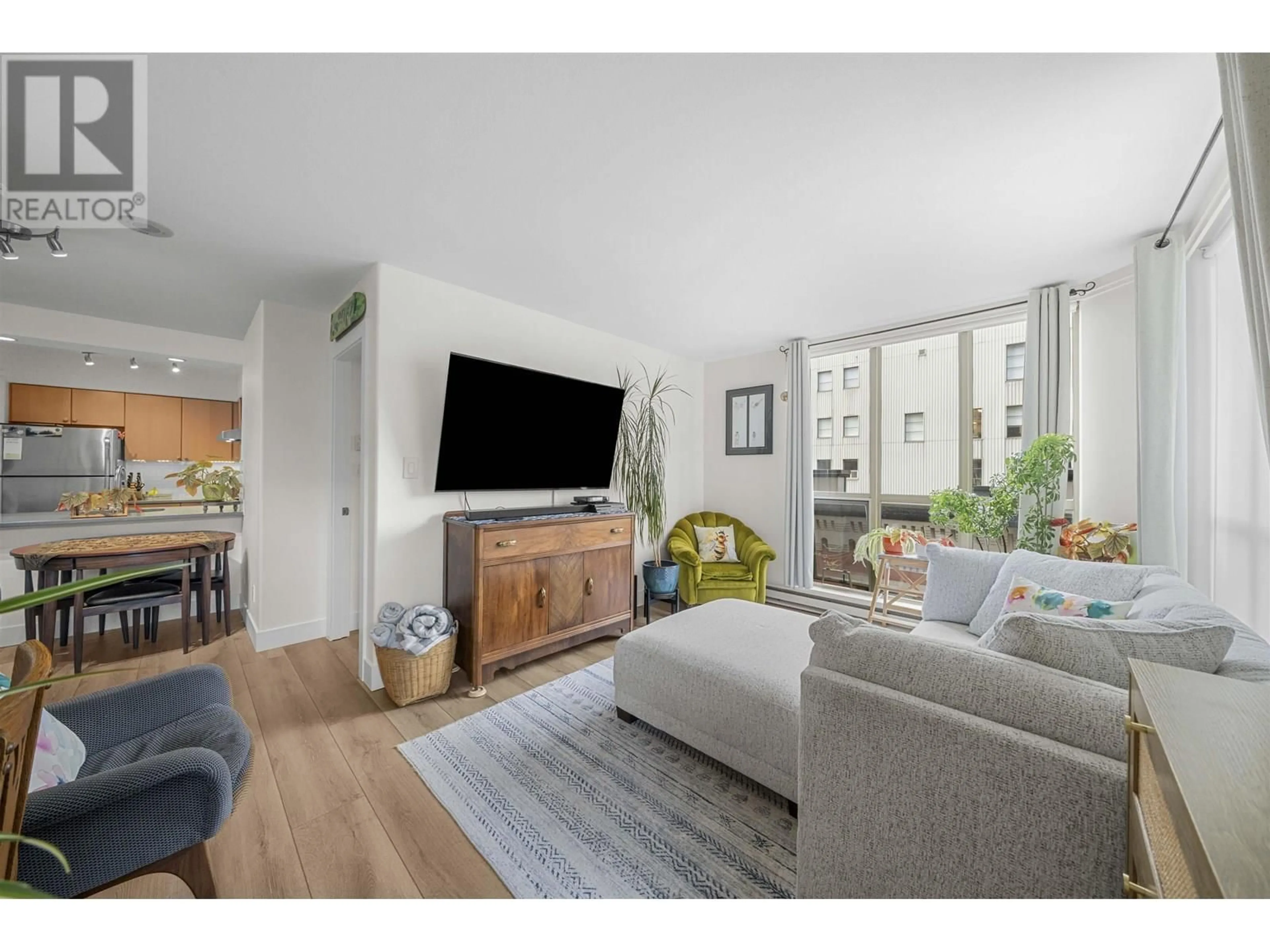 Living room with furniture, unknown for 506 - 680 CLARKSON STREET, New Westminster British Columbia V3M6X9